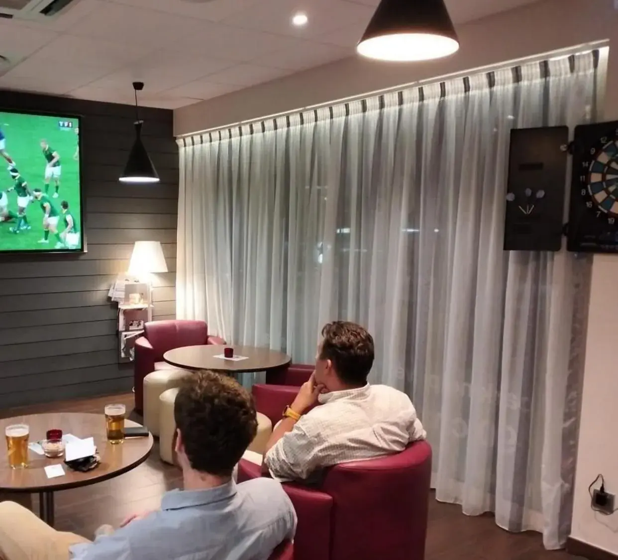 Lounge or bar in Campanile Dijon Congrès Clemenceau Lounge or bar in Campanile Dijon Congrès Clemenceau