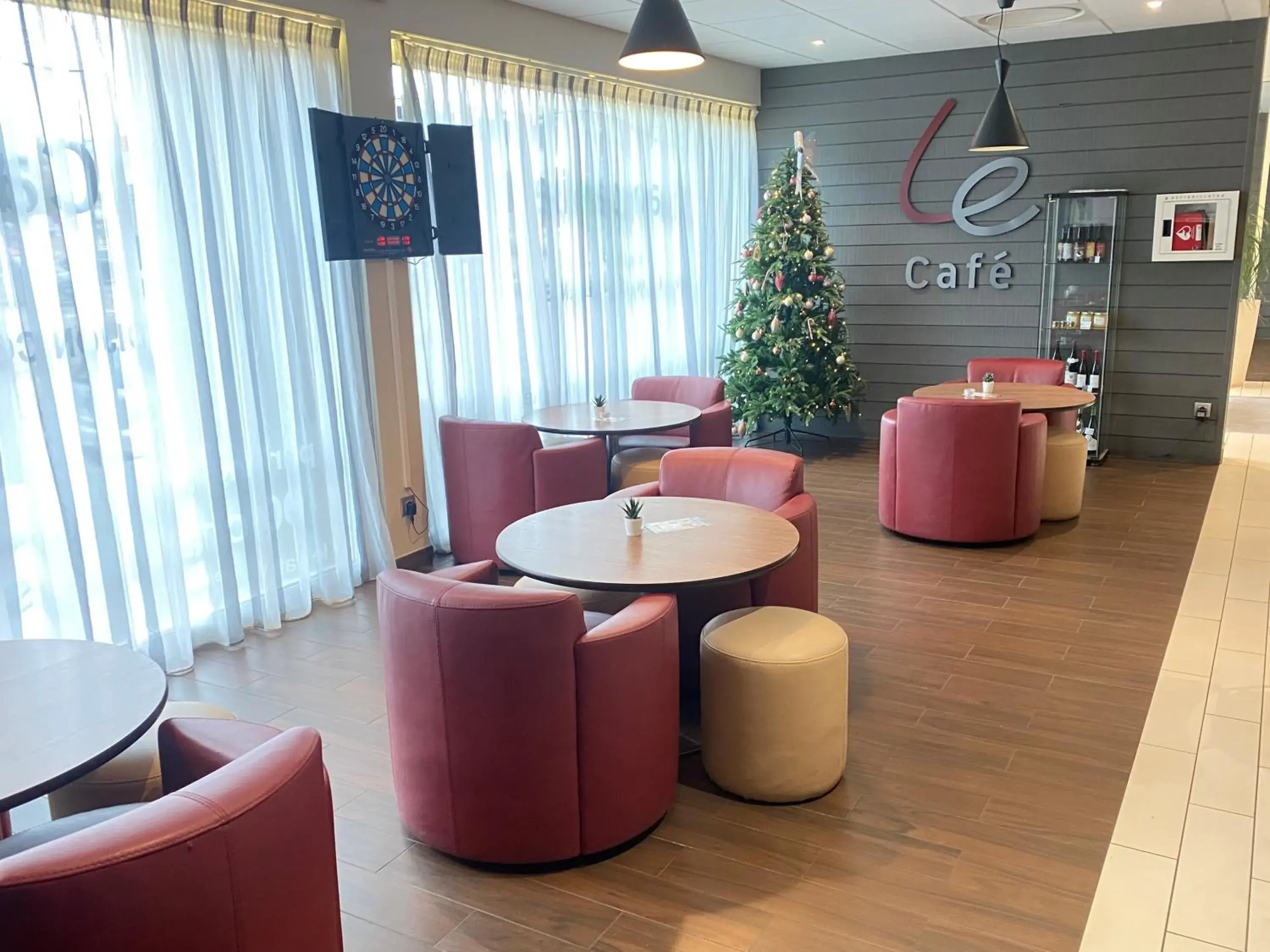 Lounge or bar in Campanile Dijon Congrès Clemenceau Lounge or bar in Campanile Dijon Congrès Clemenceau