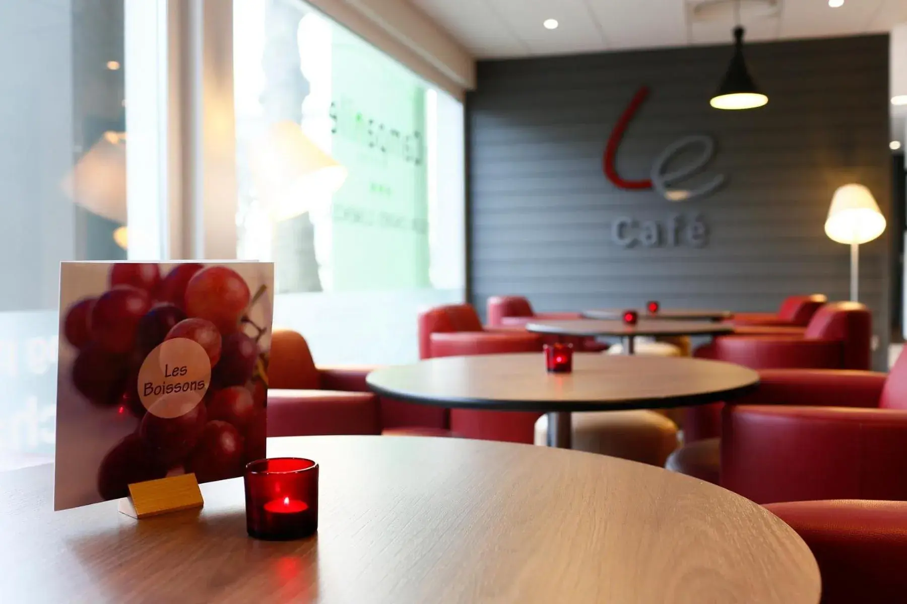 Lounge or bar in Campanile Dijon Congrès Clemenceau Lounge or bar in Campanile Dijon Congrès Clemenceau