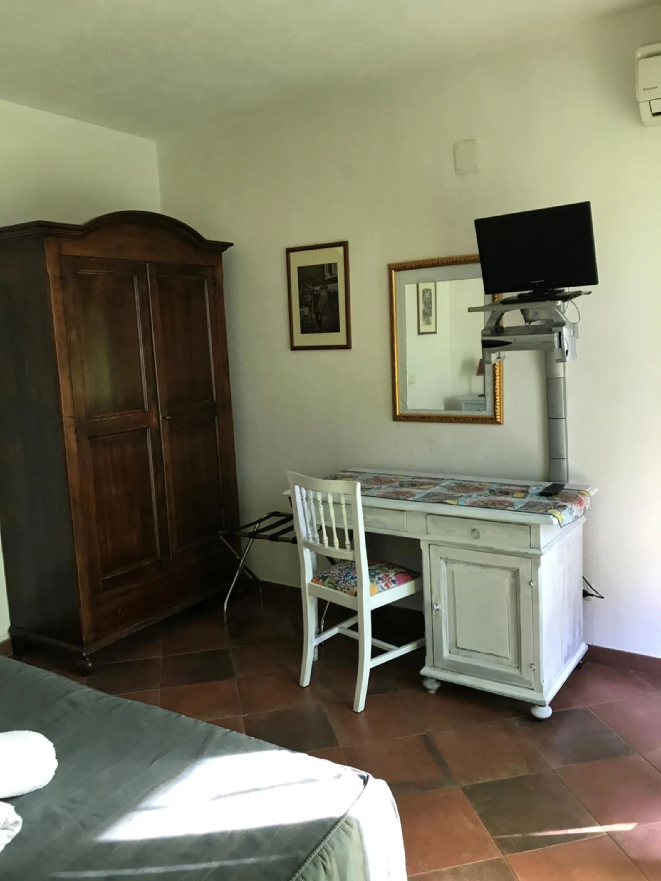 wardrobe in Agriturismo Serra San Biagio
