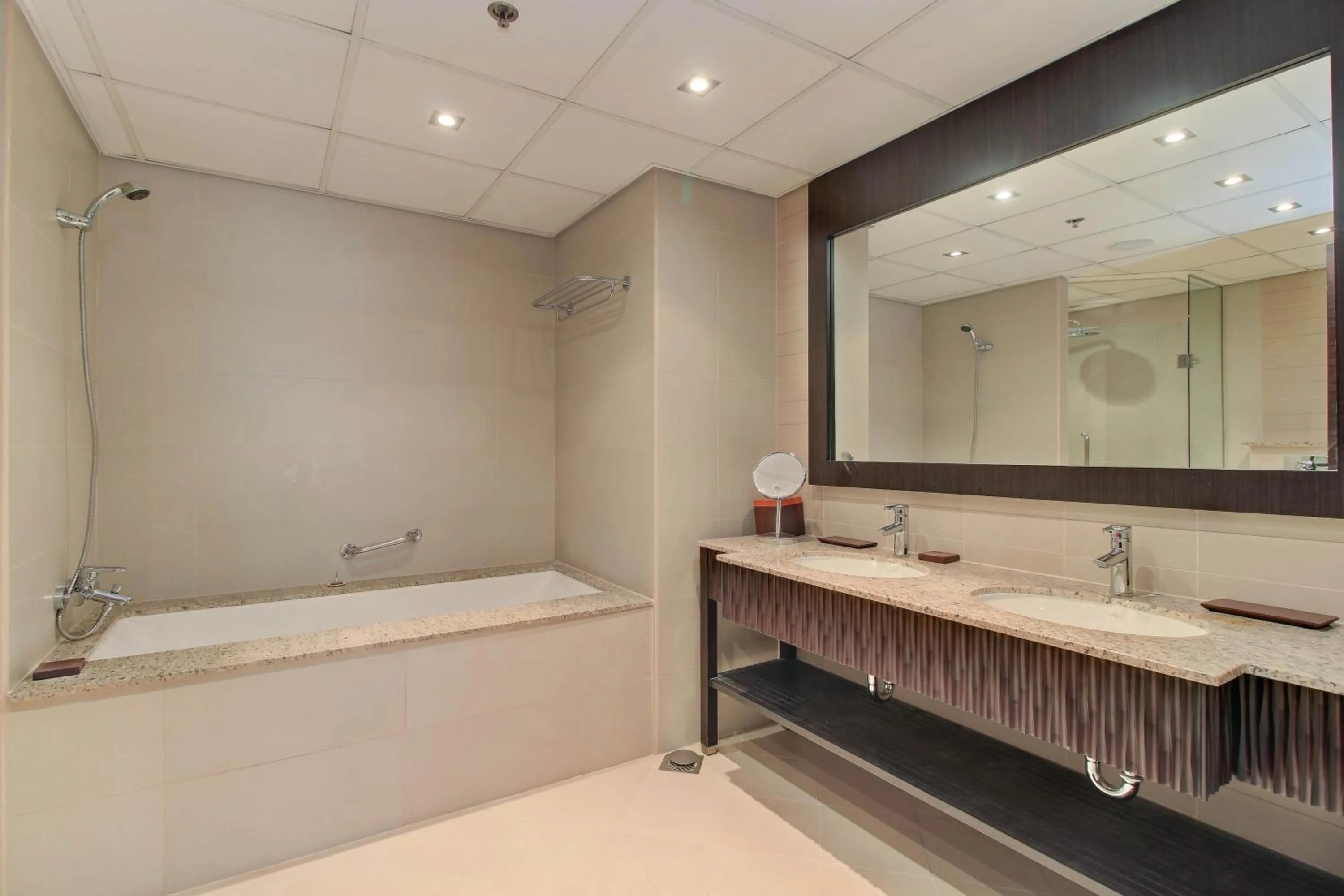 Luxe Getaways Royal Amwaj Palm Jumeirah Resort Apartment Holiday Home