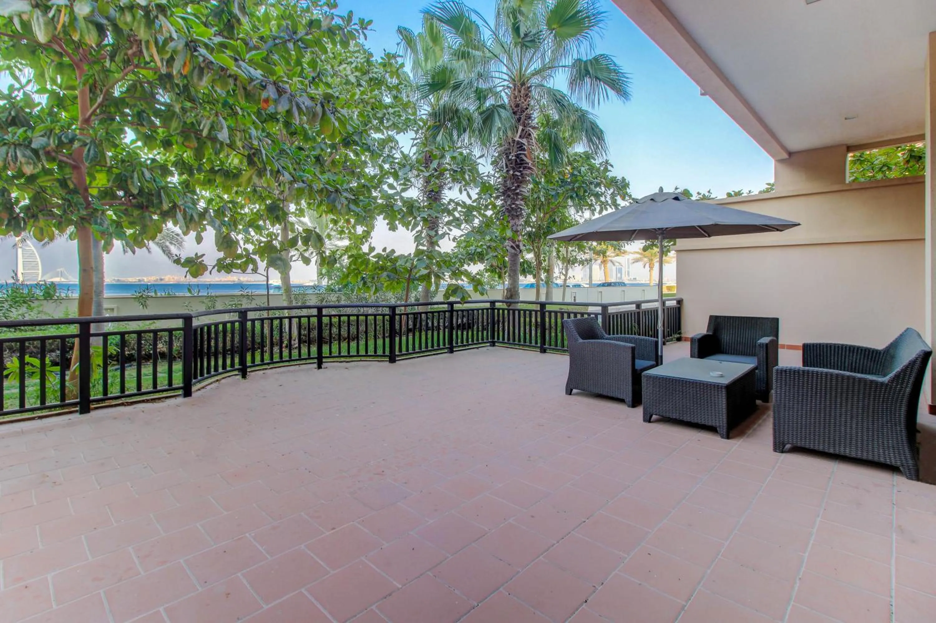 Luxe Getaways Royal Amwaj Palm Jumeirah Resort Apartment Holiday Home