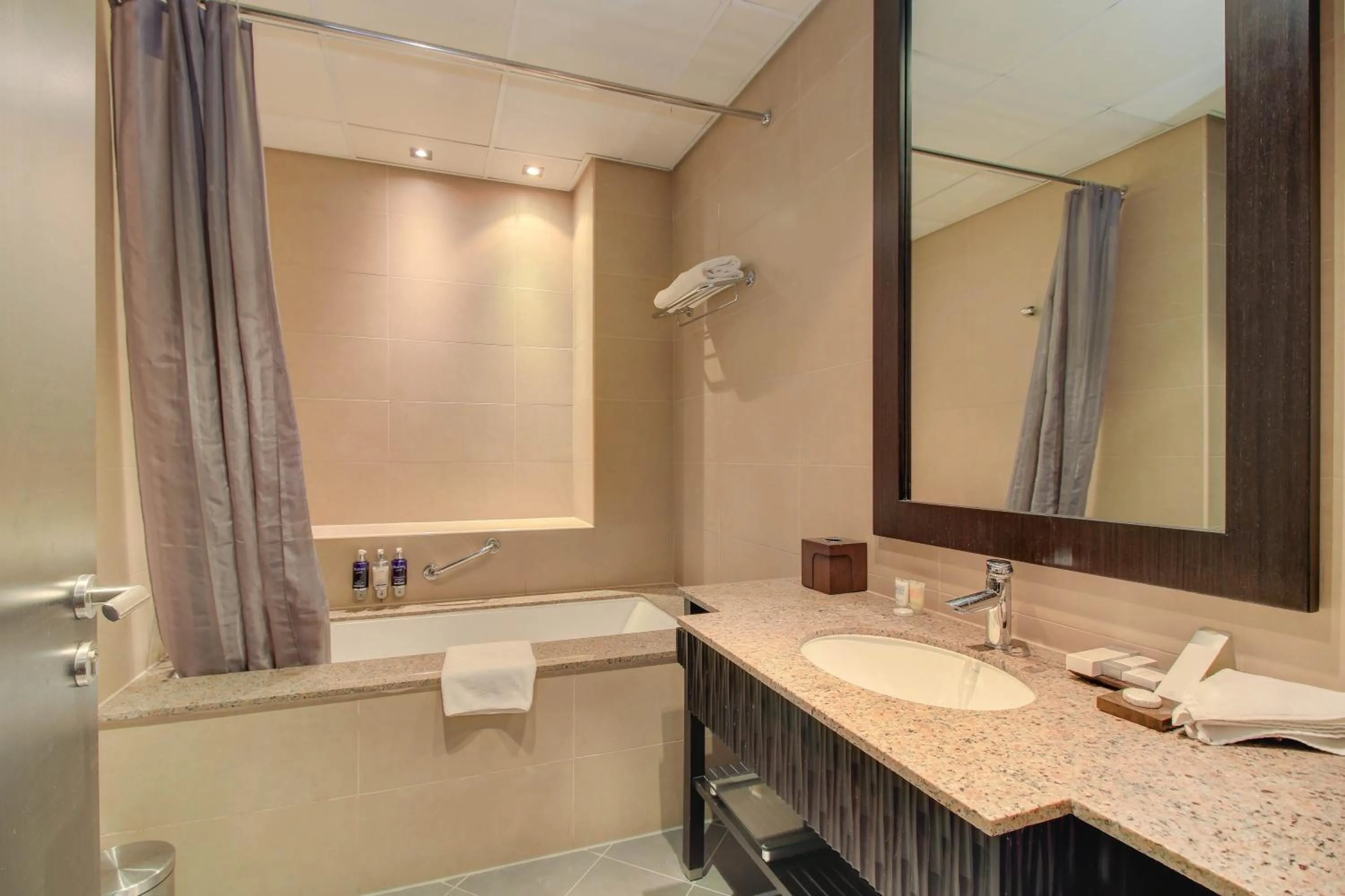 Luxe Getaways Royal Amwaj Palm Jumeirah Resort Apartment Holiday Home