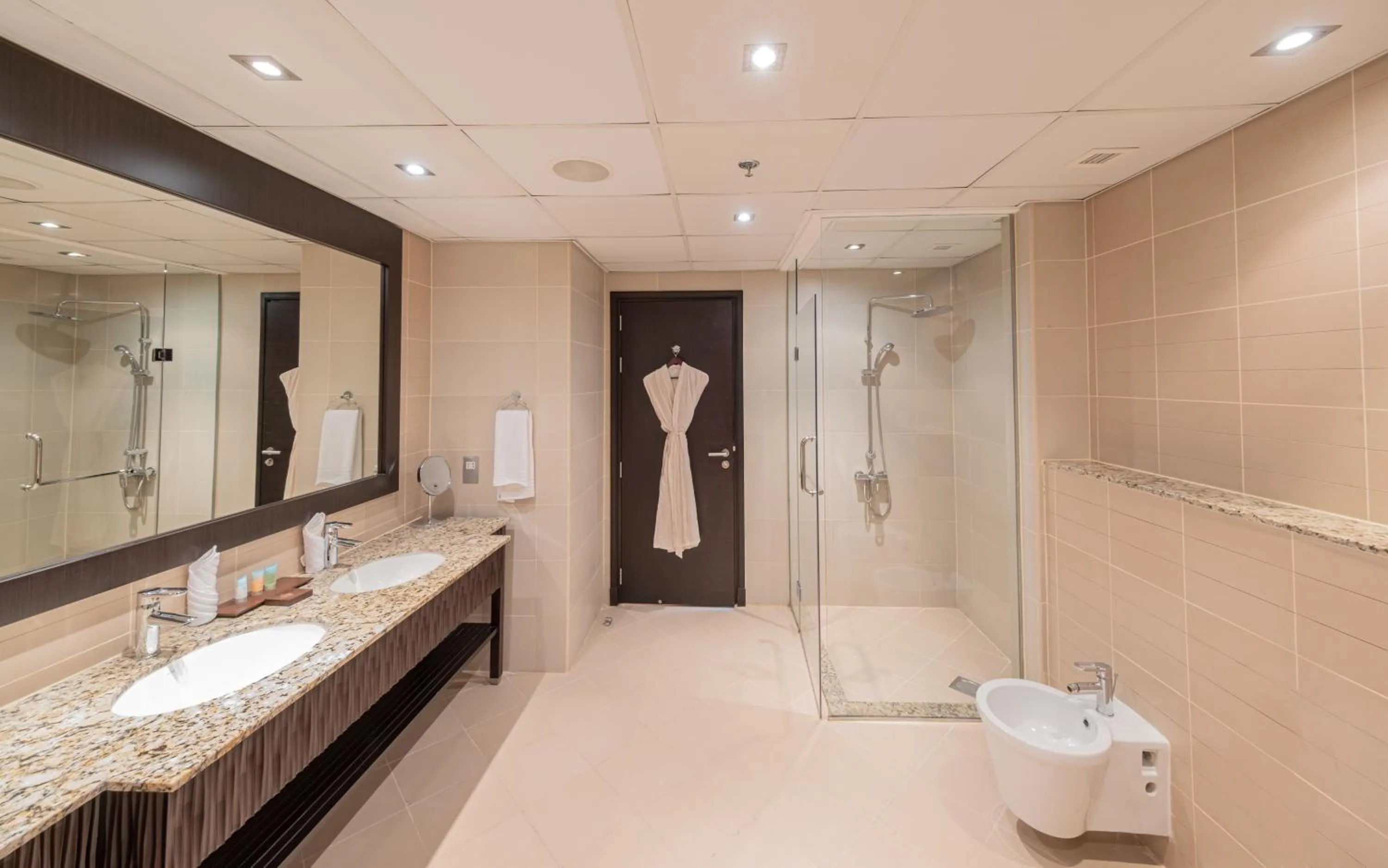 Luxe Getaways Royal Amwaj Palm Jumeirah Resort Apartment Holiday Home