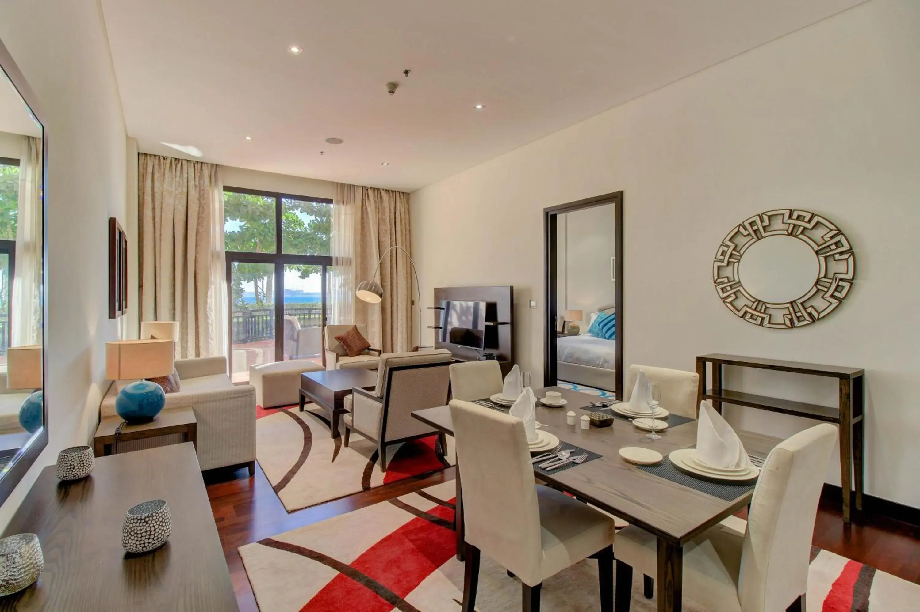 TV and multimedia in Luxe Getaways Royal Amwaj Palm Jumeirah Resort Apartment Holiday Home TV and multimedia in Luxe Getaways Royal Amwaj Palm Jumeirah Resort Apartment Holiday Home