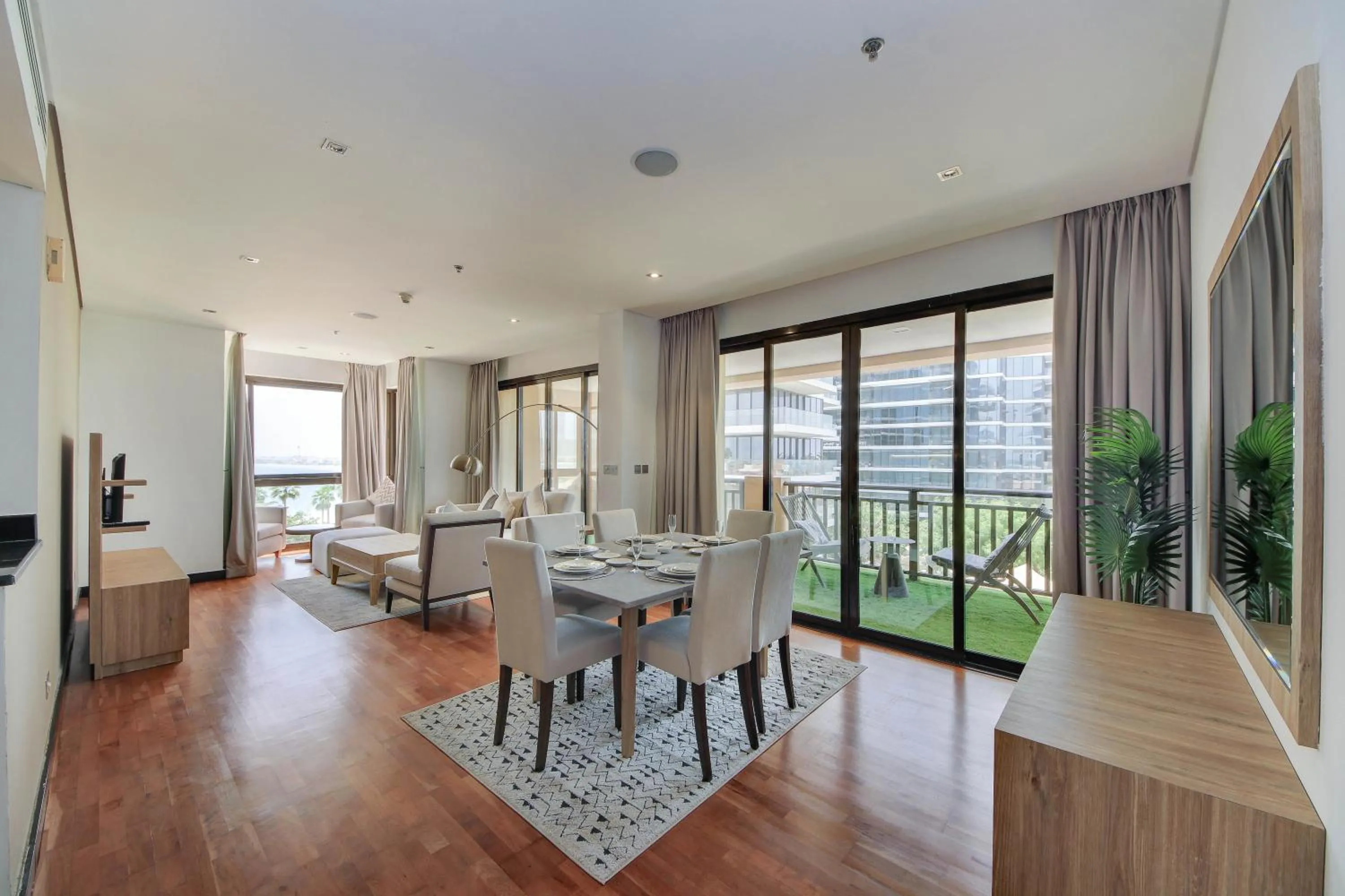 Luxe Getaways Royal Amwaj Palm Jumeirah Resort Apartment Holiday Home