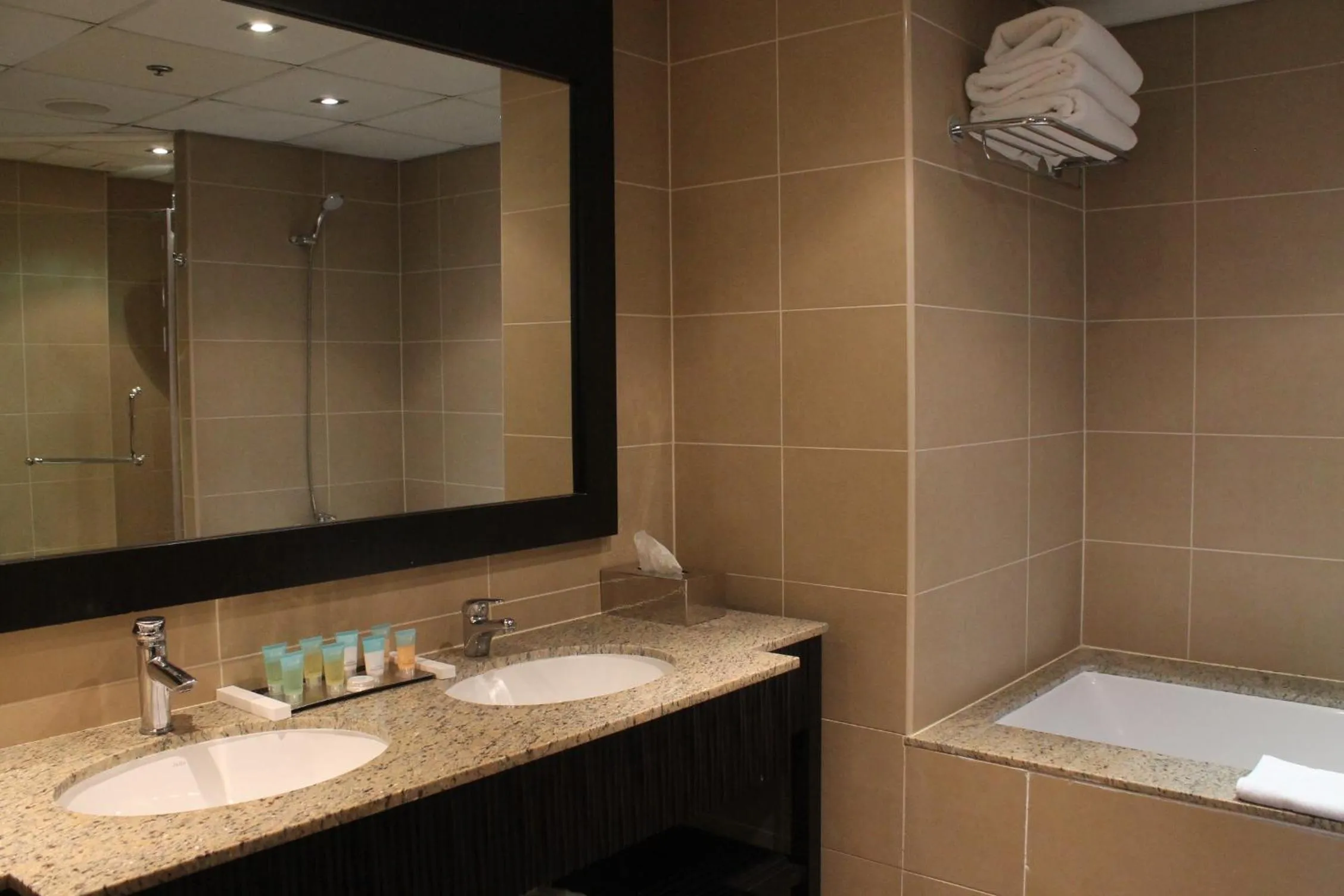 Luxe Getaways Royal Amwaj Palm Jumeirah Resort Apartment Holiday Home