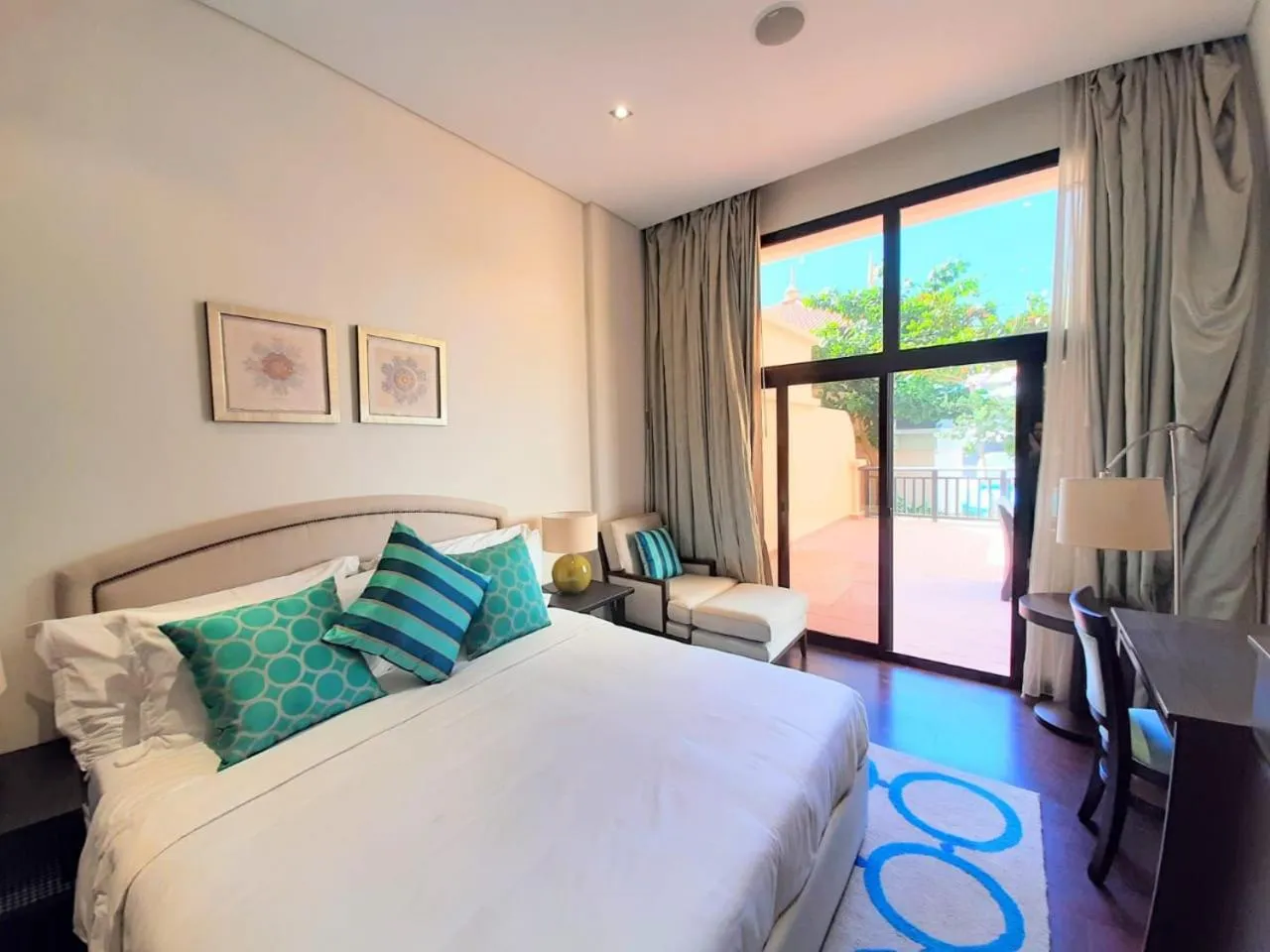Bed in Luxe Getaways Royal Amwaj Palm Jumeirah Resort Apartment Holiday Home