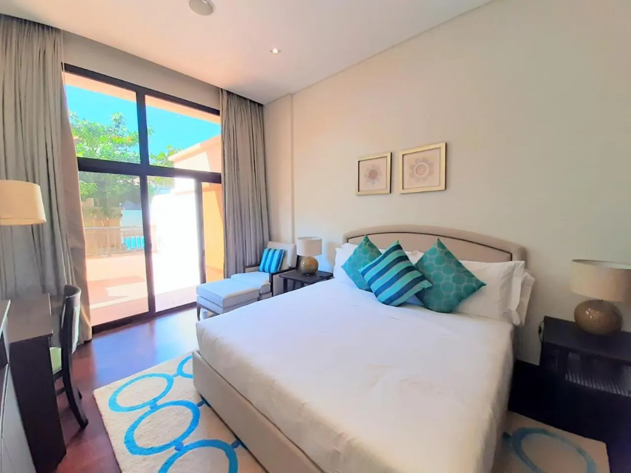 Bed in Luxe Getaways Royal Amwaj Palm Jumeirah Resort Apartment Holiday Home