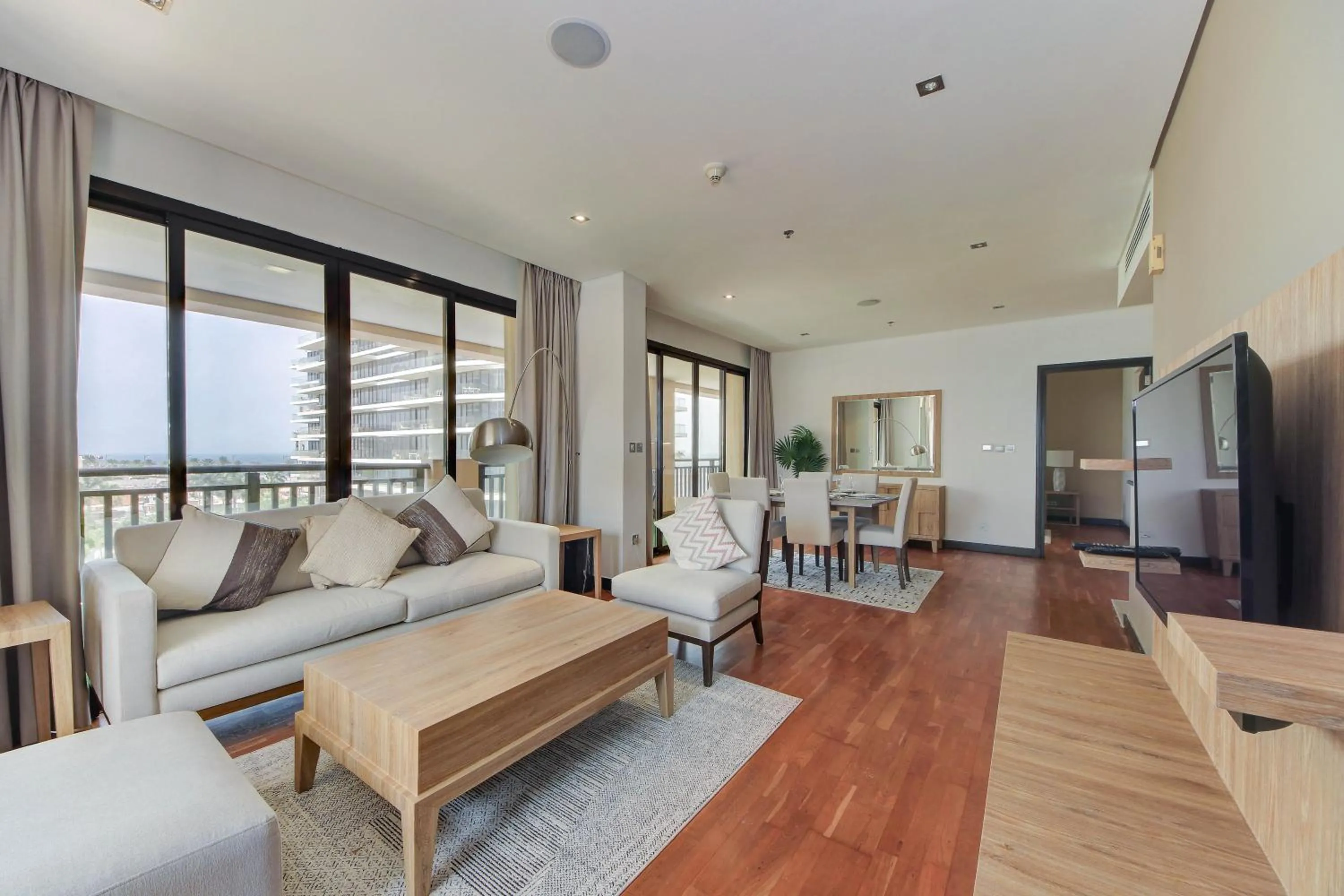 Luxe Getaways Royal Amwaj Palm Jumeirah Resort Apartment Holiday Home