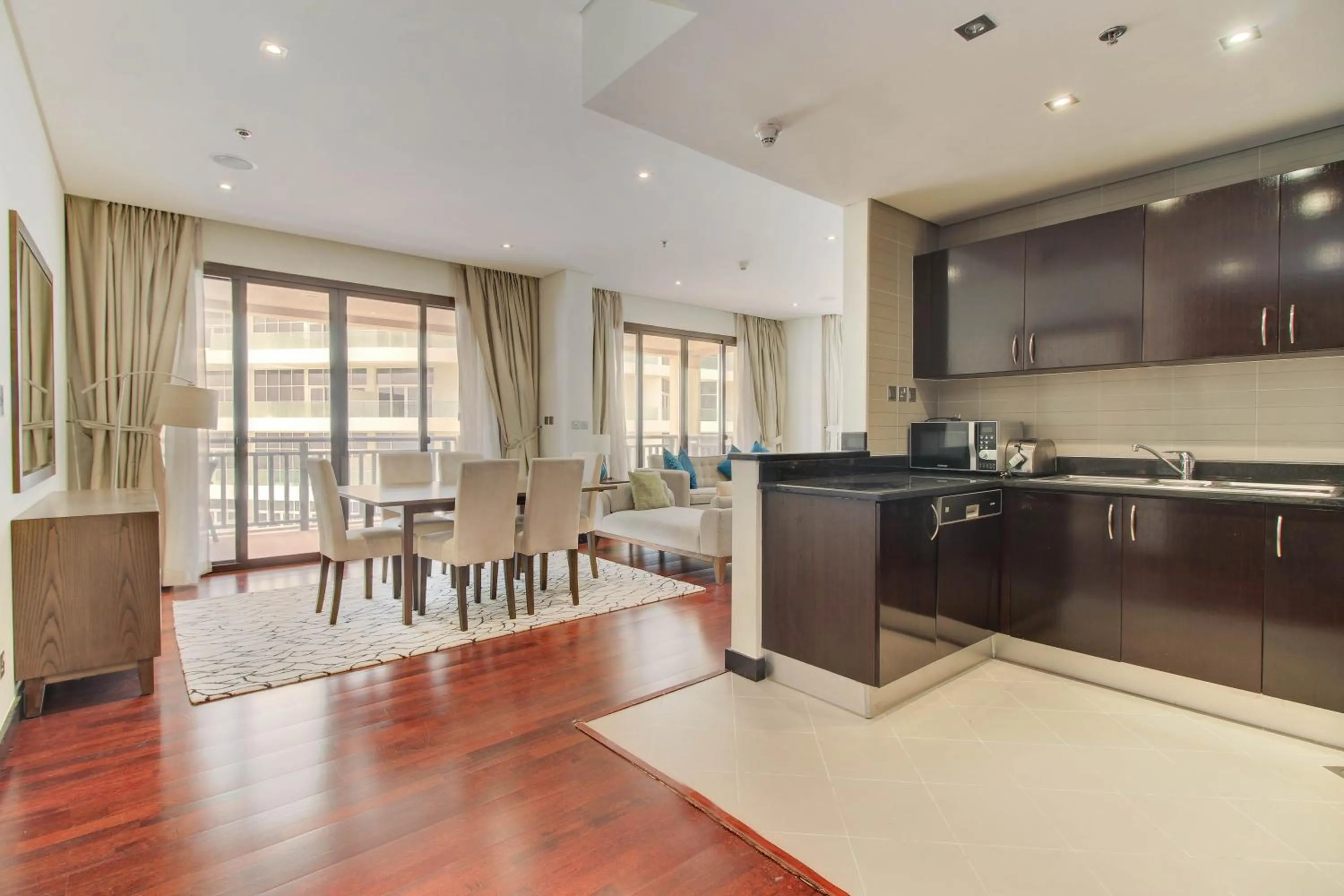 Luxe Getaways Royal Amwaj Palm Jumeirah Resort Apartment Holiday Home