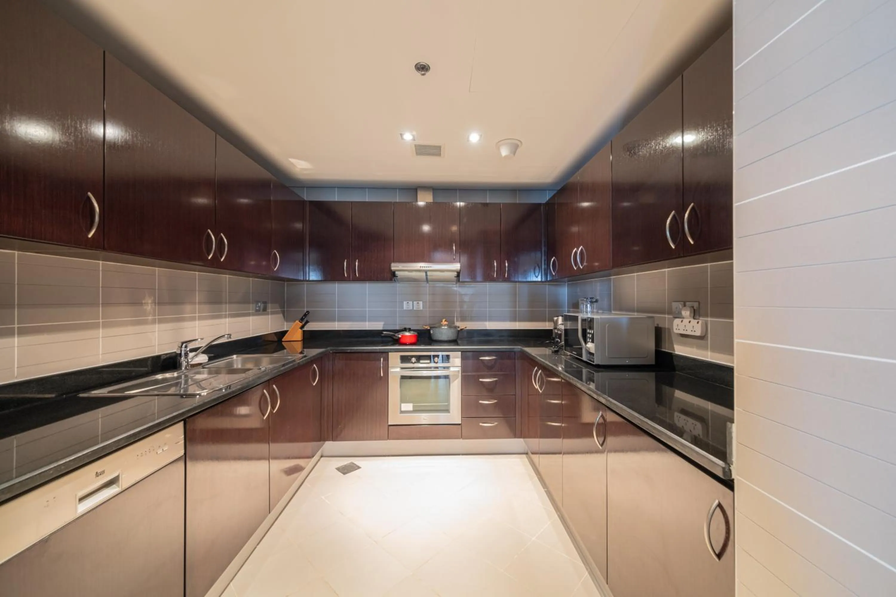 Luxe Getaways Royal Amwaj Palm Jumeirah Resort Apartment Holiday Home