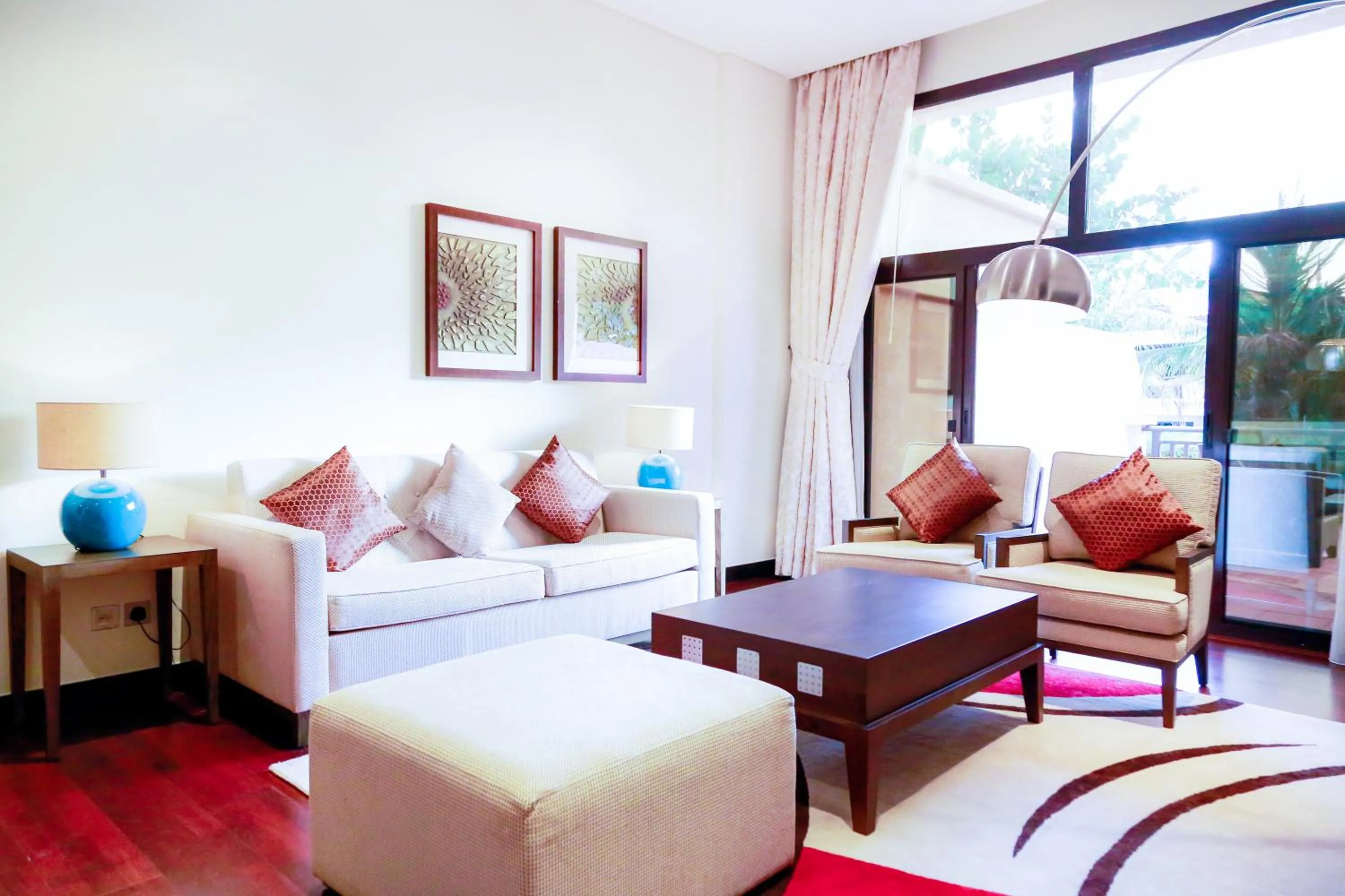 Bed in Luxe Getaways Royal Amwaj Palm Jumeirah Resort Apartment Holiday Home