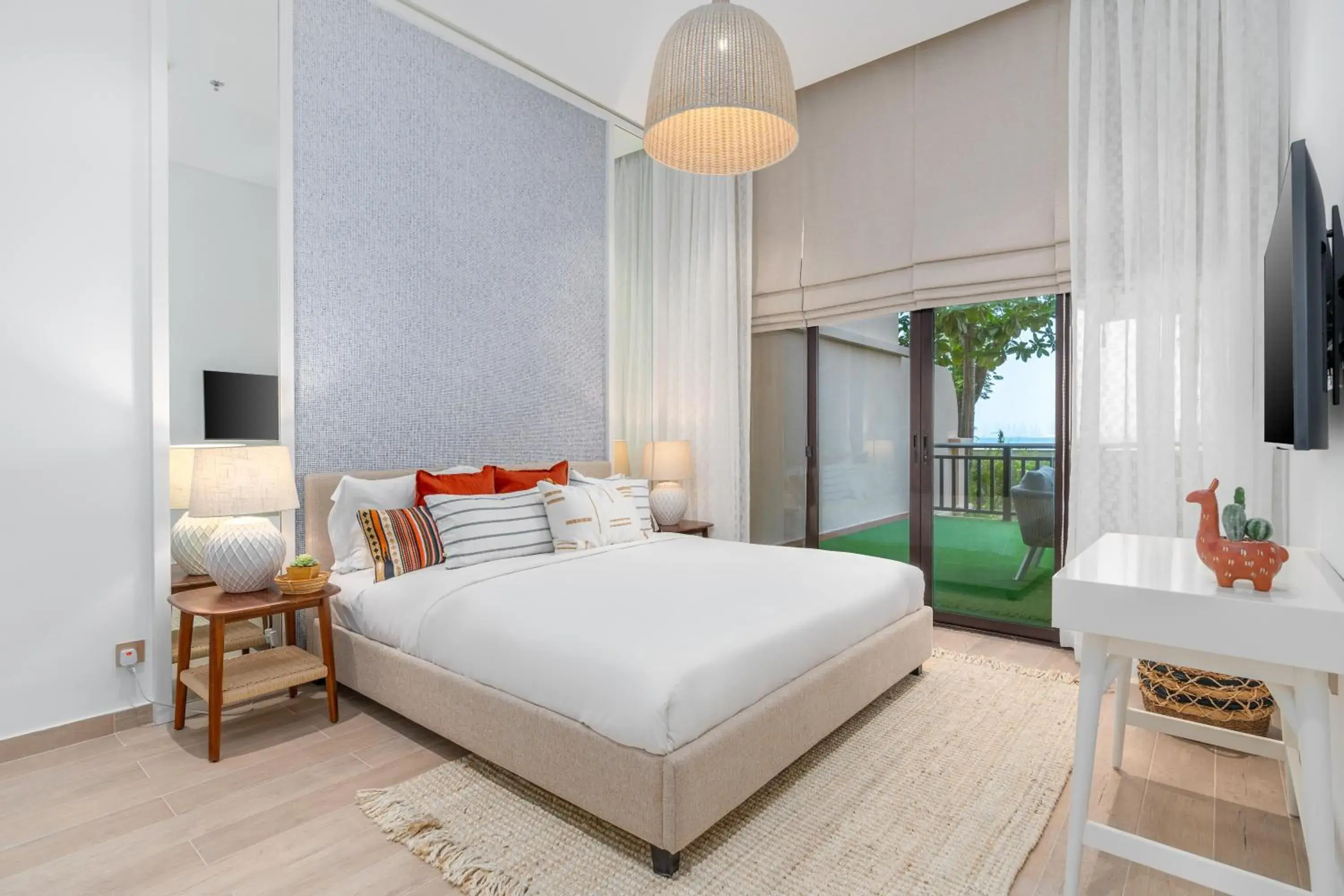 Bed in Luxe Getaways Royal Amwaj Palm Jumeirah Resort Apartment Holiday Home Bed in Luxe Getaways Royal Amwaj Palm Jumeirah Resort Apartment Holiday Home