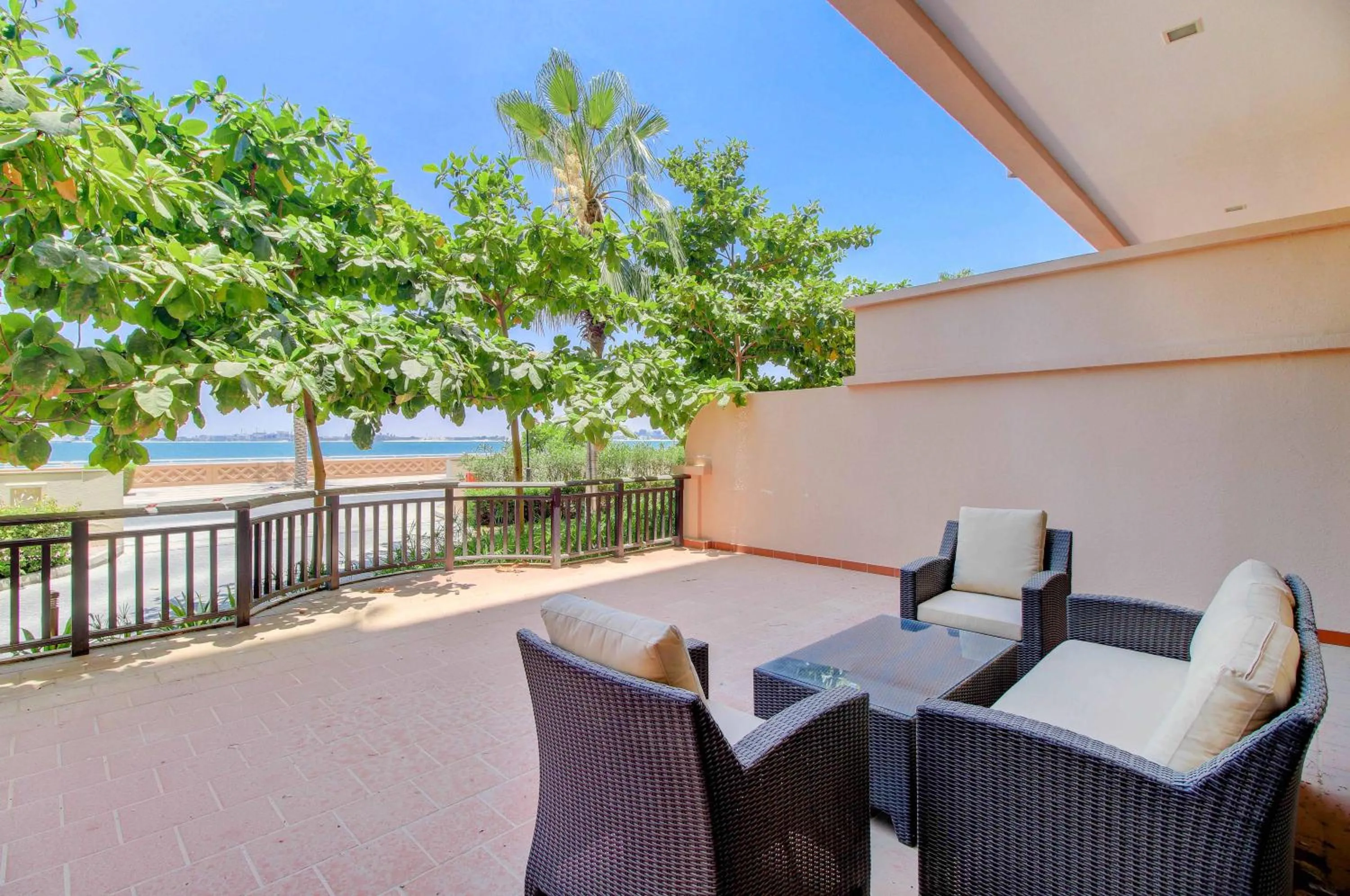 Luxe Getaways Royal Amwaj Palm Jumeirah Resort Apartment Holiday Home