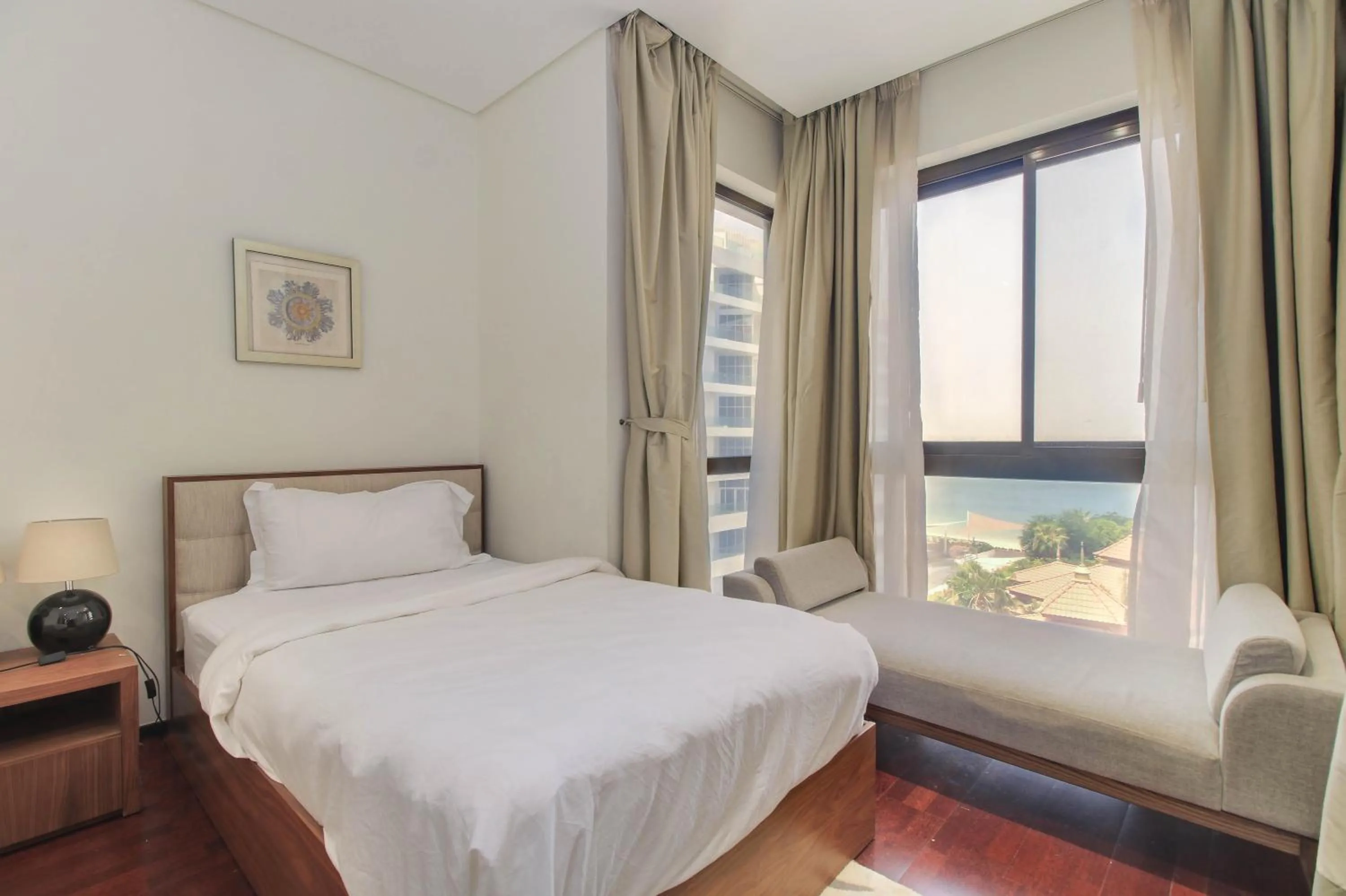 Bed in Luxe Getaways Royal Amwaj Palm Jumeirah Resort Apartment Holiday Home