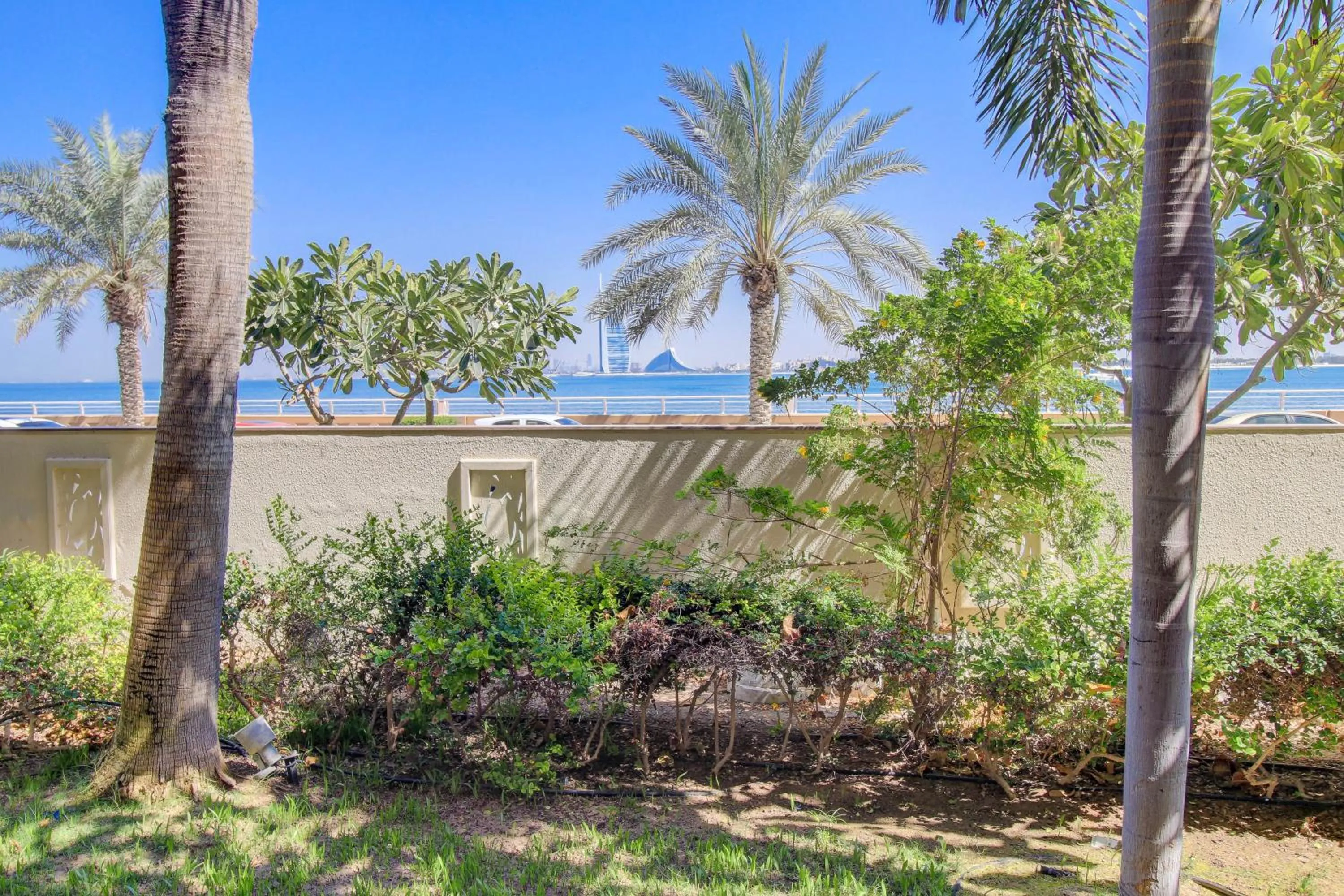 Luxe Getaways Royal Amwaj Palm Jumeirah Resort Apartment Holiday Home