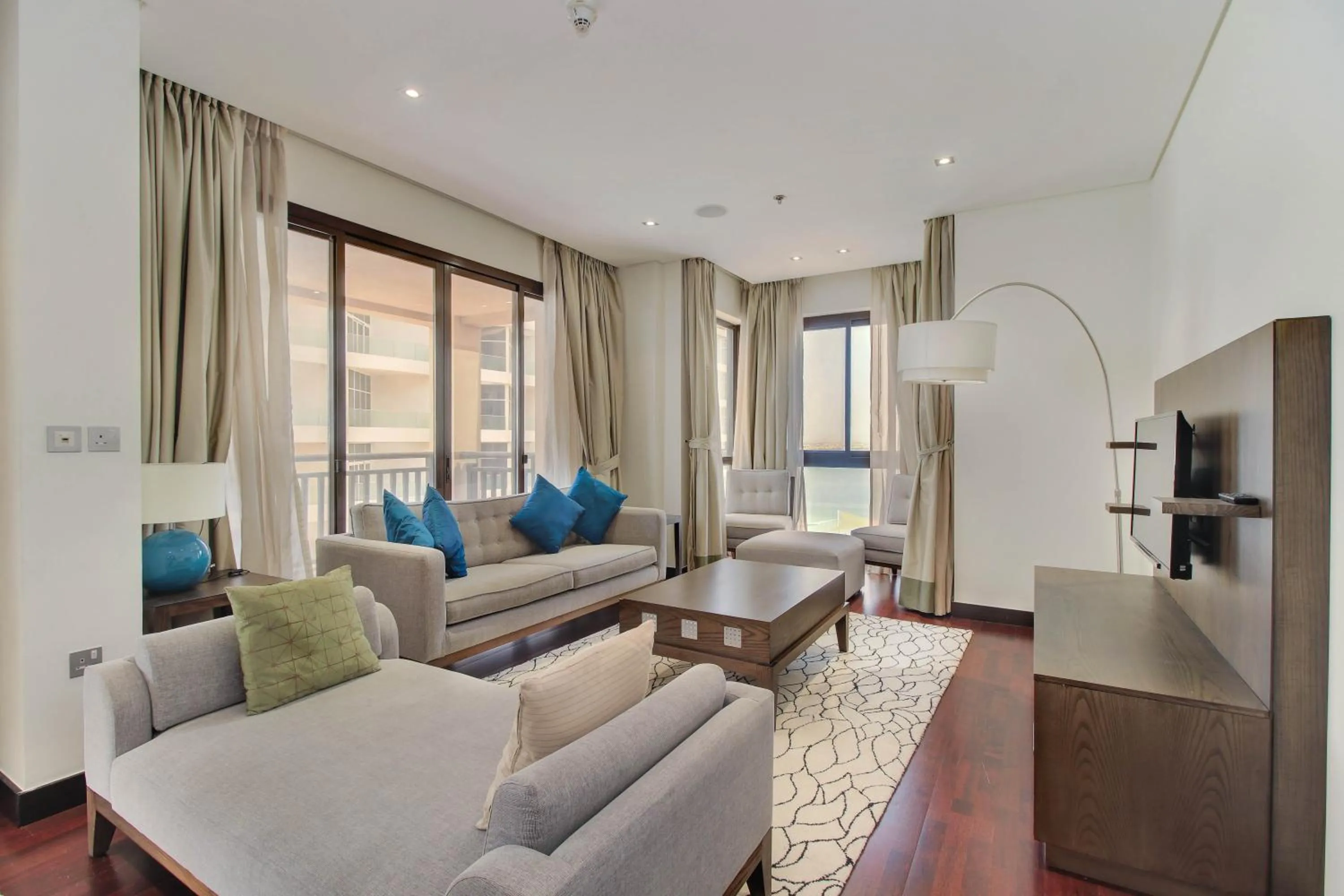 Luxe Getaways Royal Amwaj Palm Jumeirah Resort Apartment Holiday Home