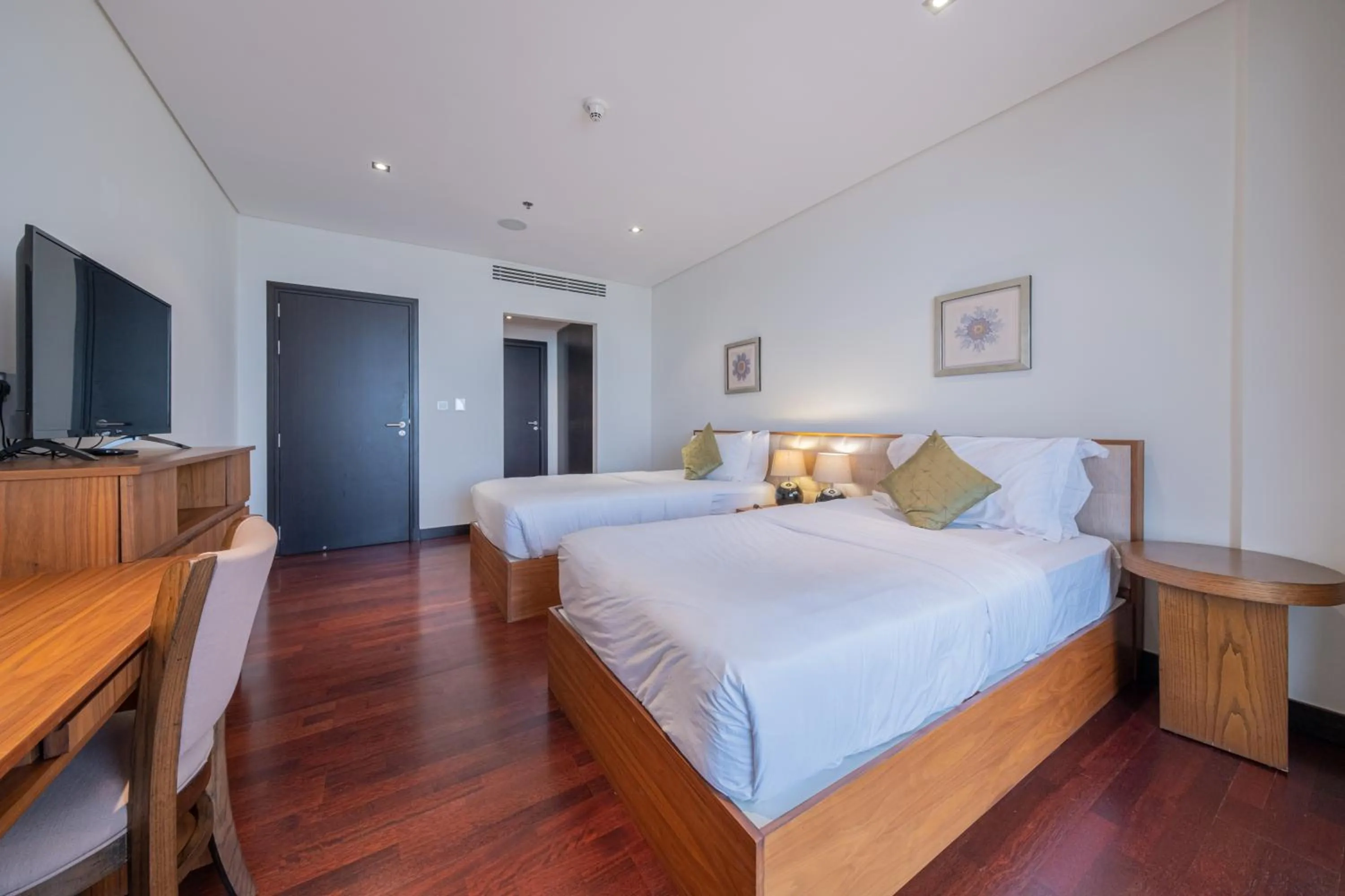 Bed in Luxe Getaways Royal Amwaj Palm Jumeirah Resort Apartment Holiday Home