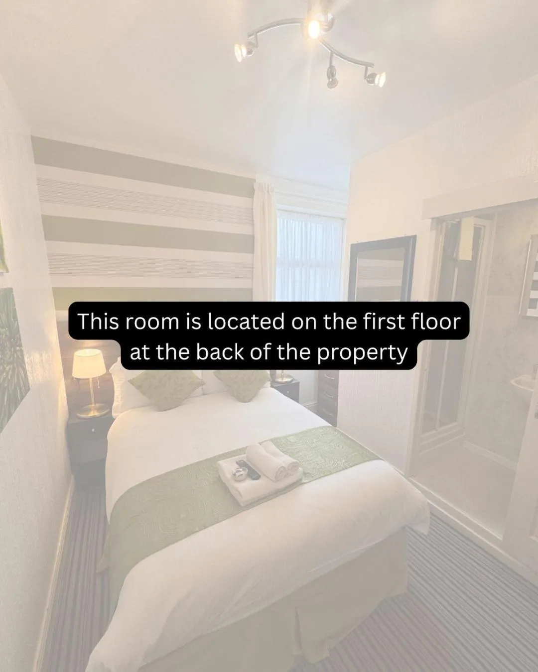 Bed in Delovely Hotel