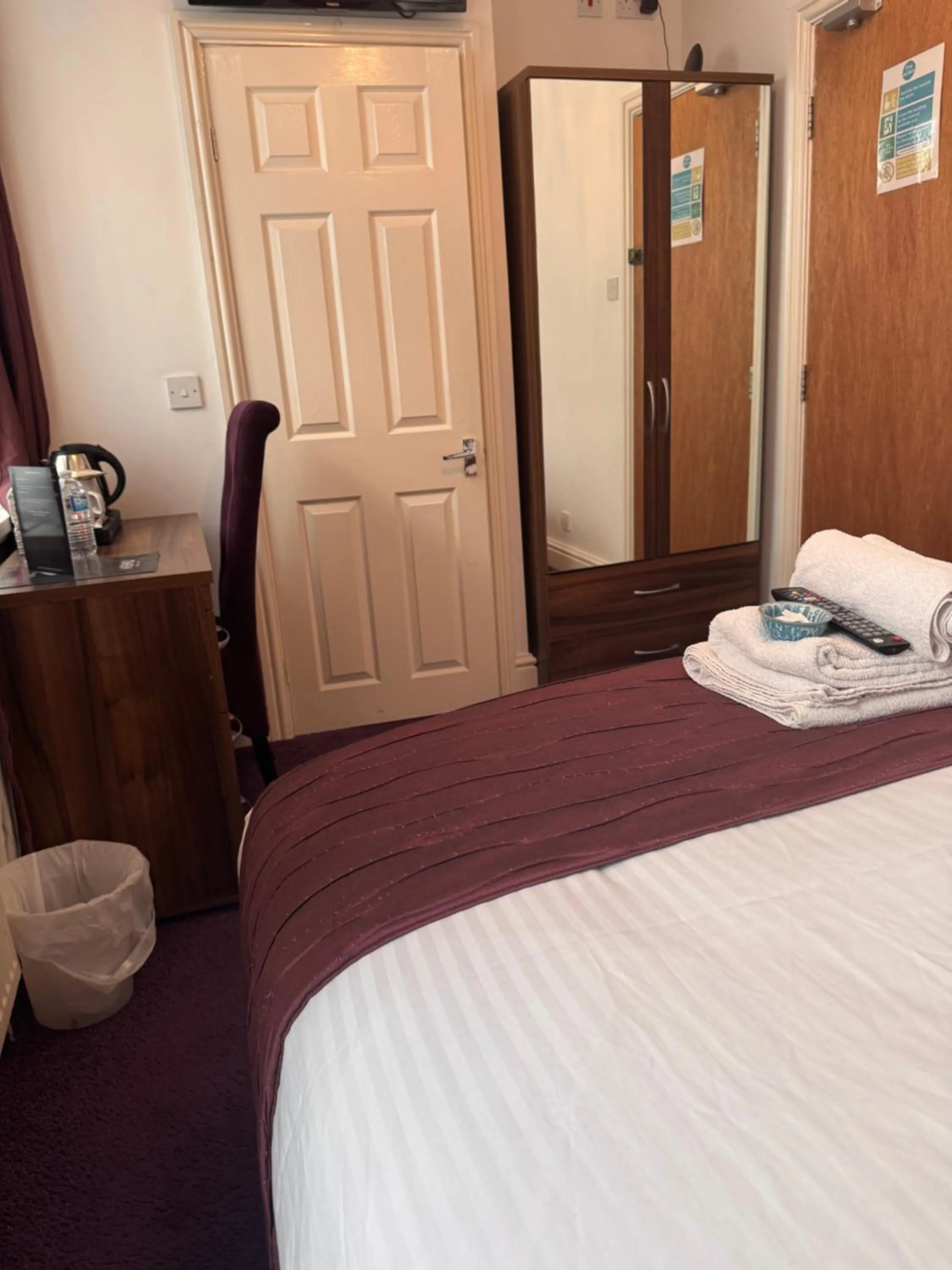 Bed in Delovely Hotel