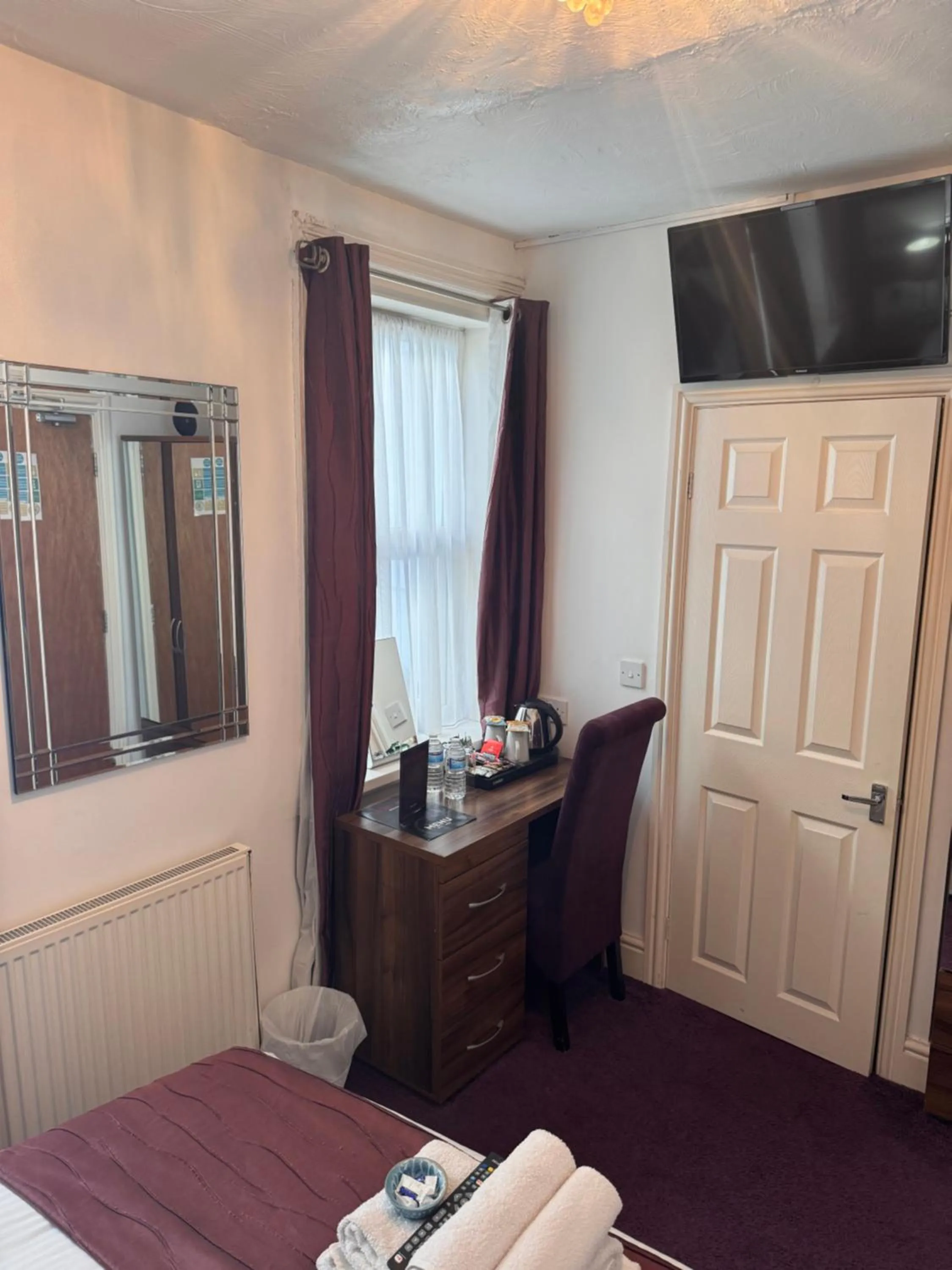 Bed in Delovely Hotel