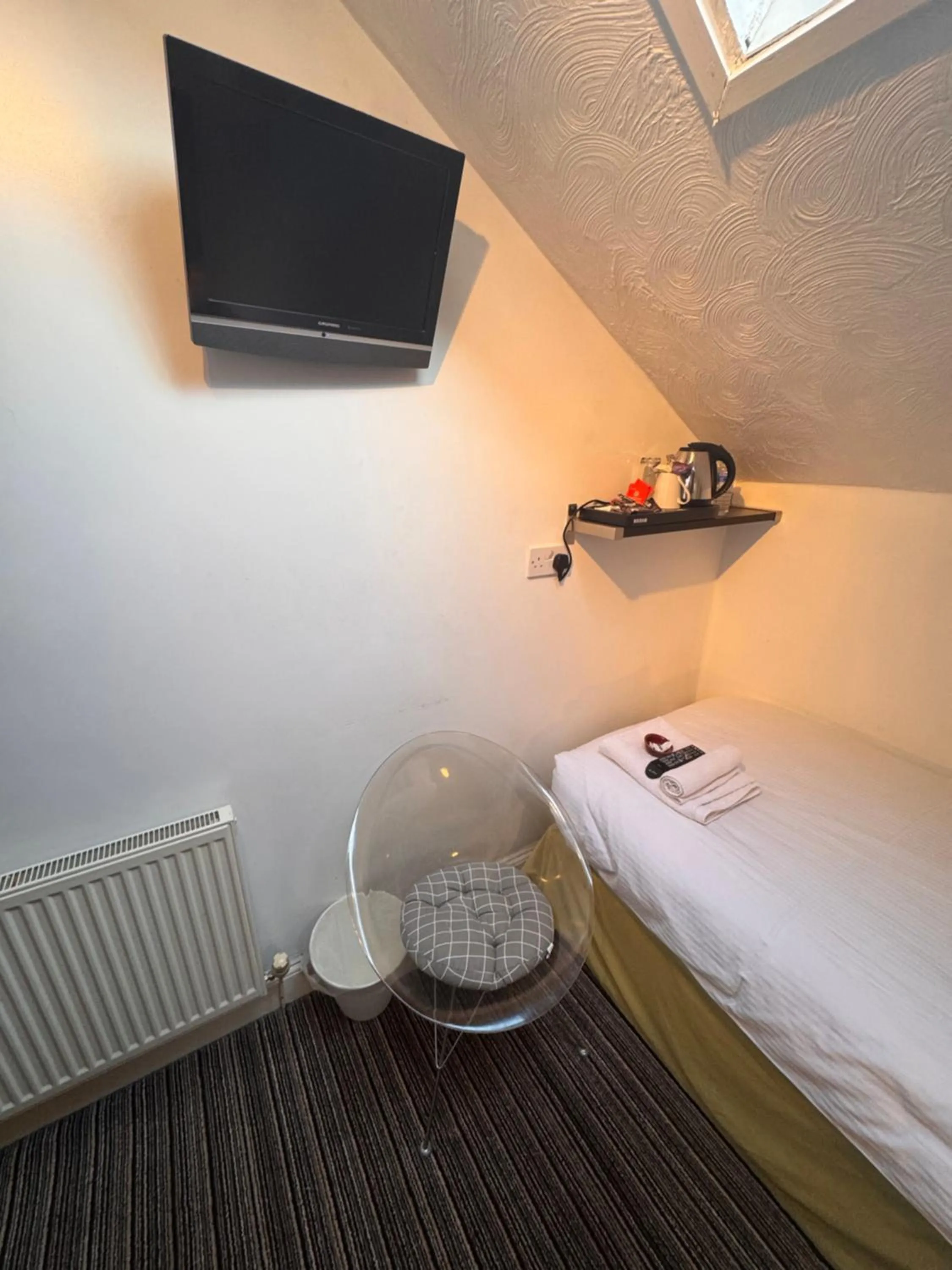 Bed in Delovely Hotel