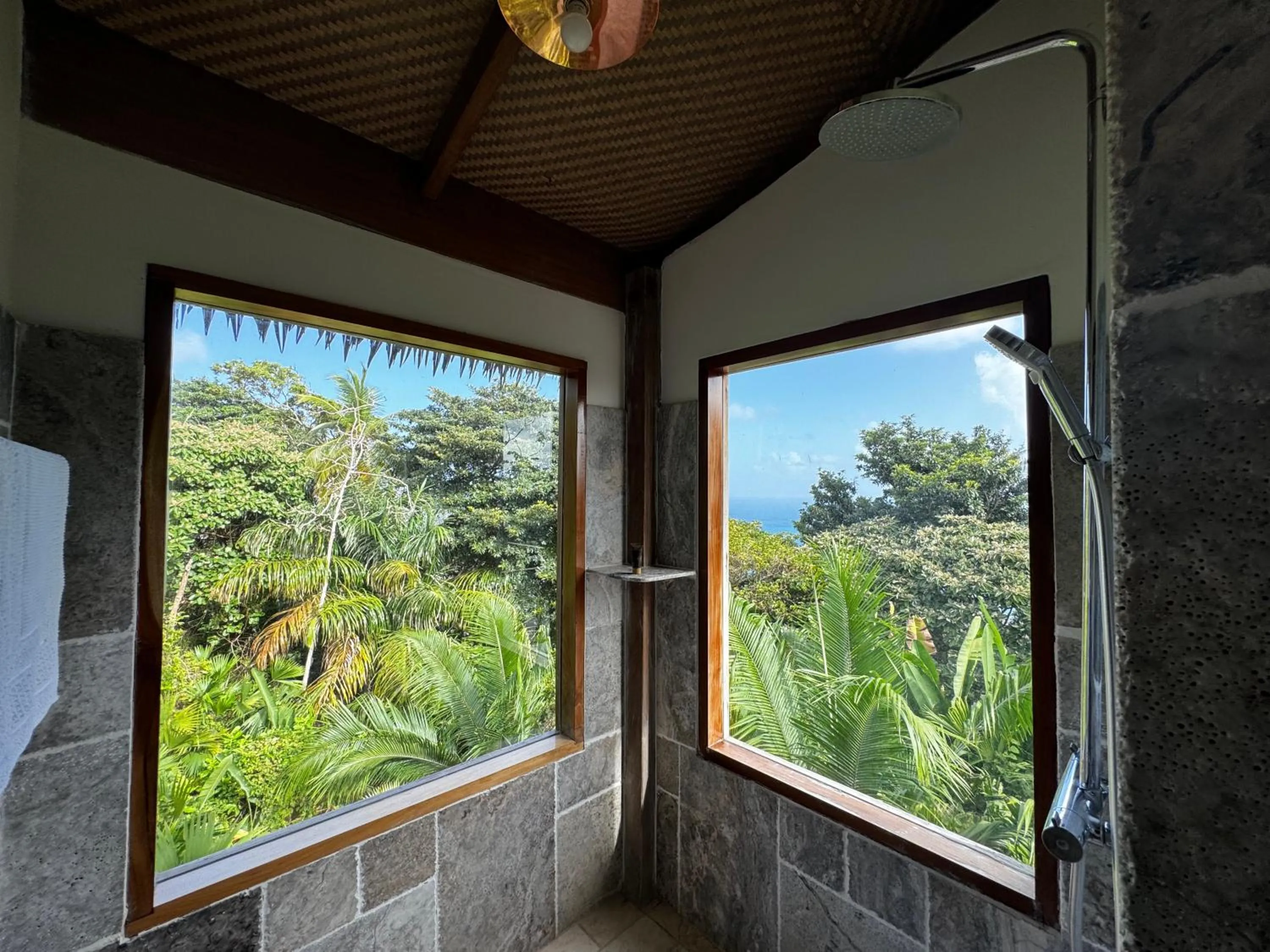 Shower in Ciel y Miel