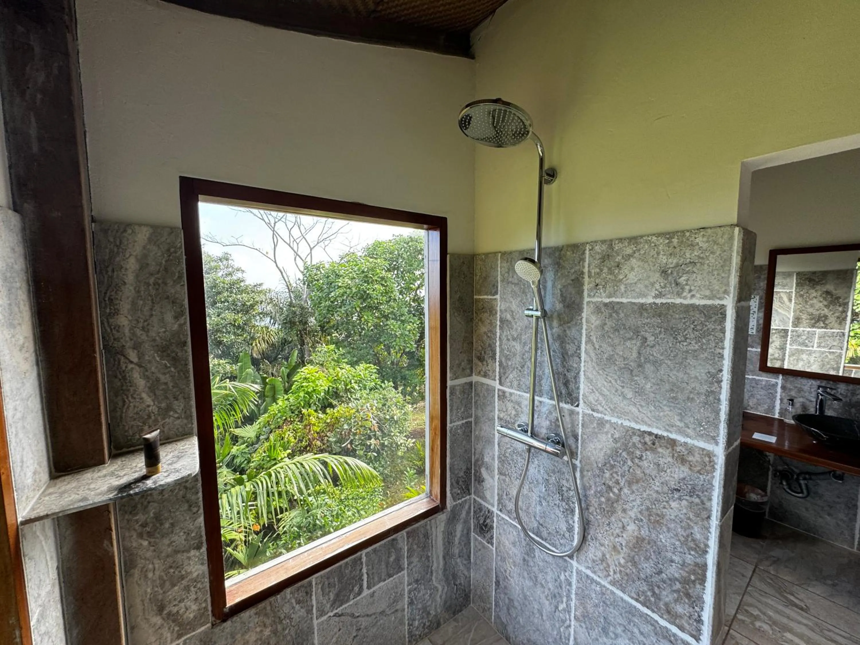 Shower in Ciel y Miel