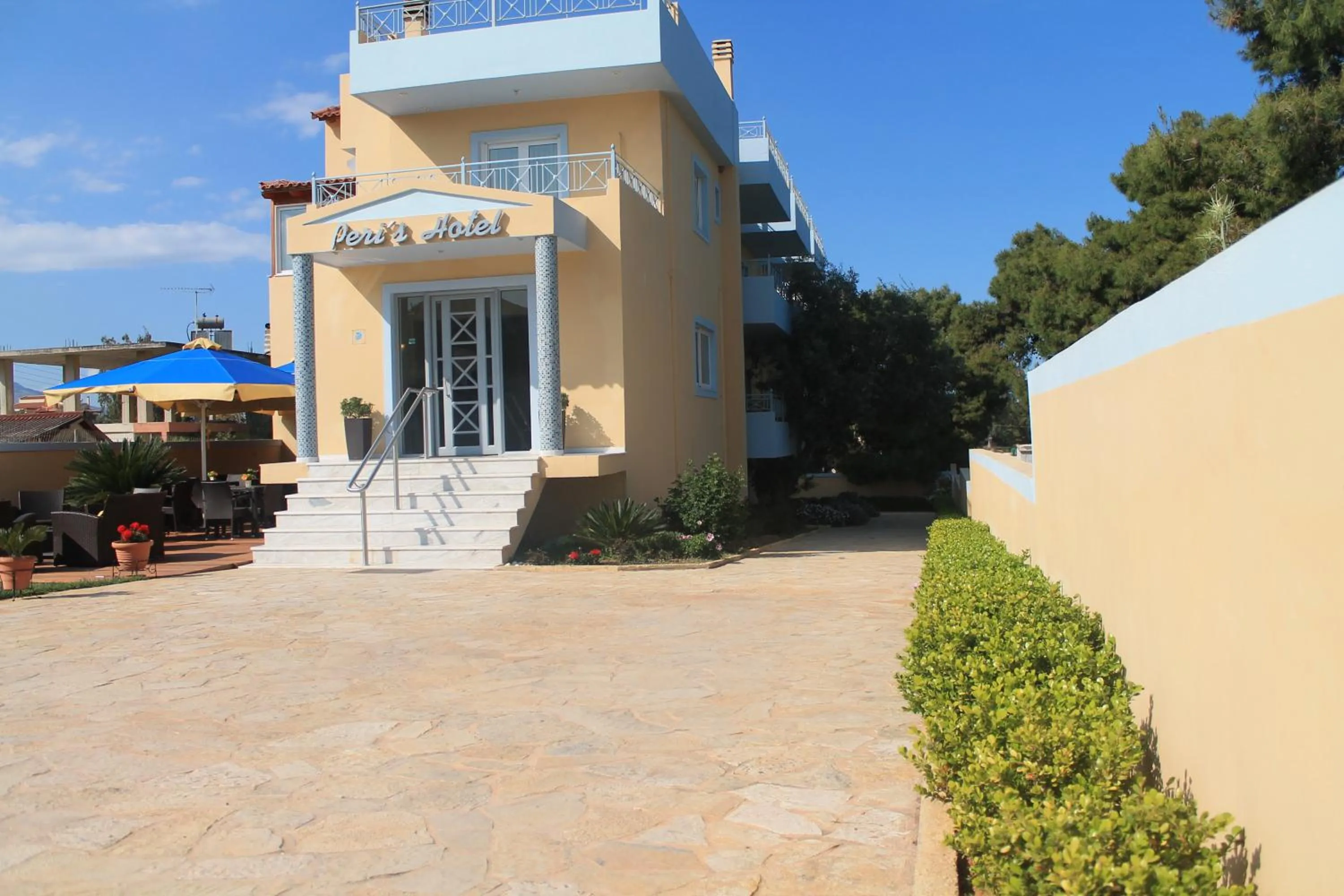 Patio in Peri's Hotel