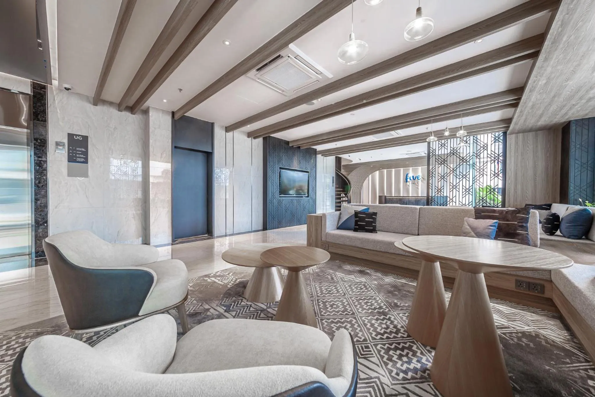 Lobby or reception in Fives Hotel Johor Bahru City Centre