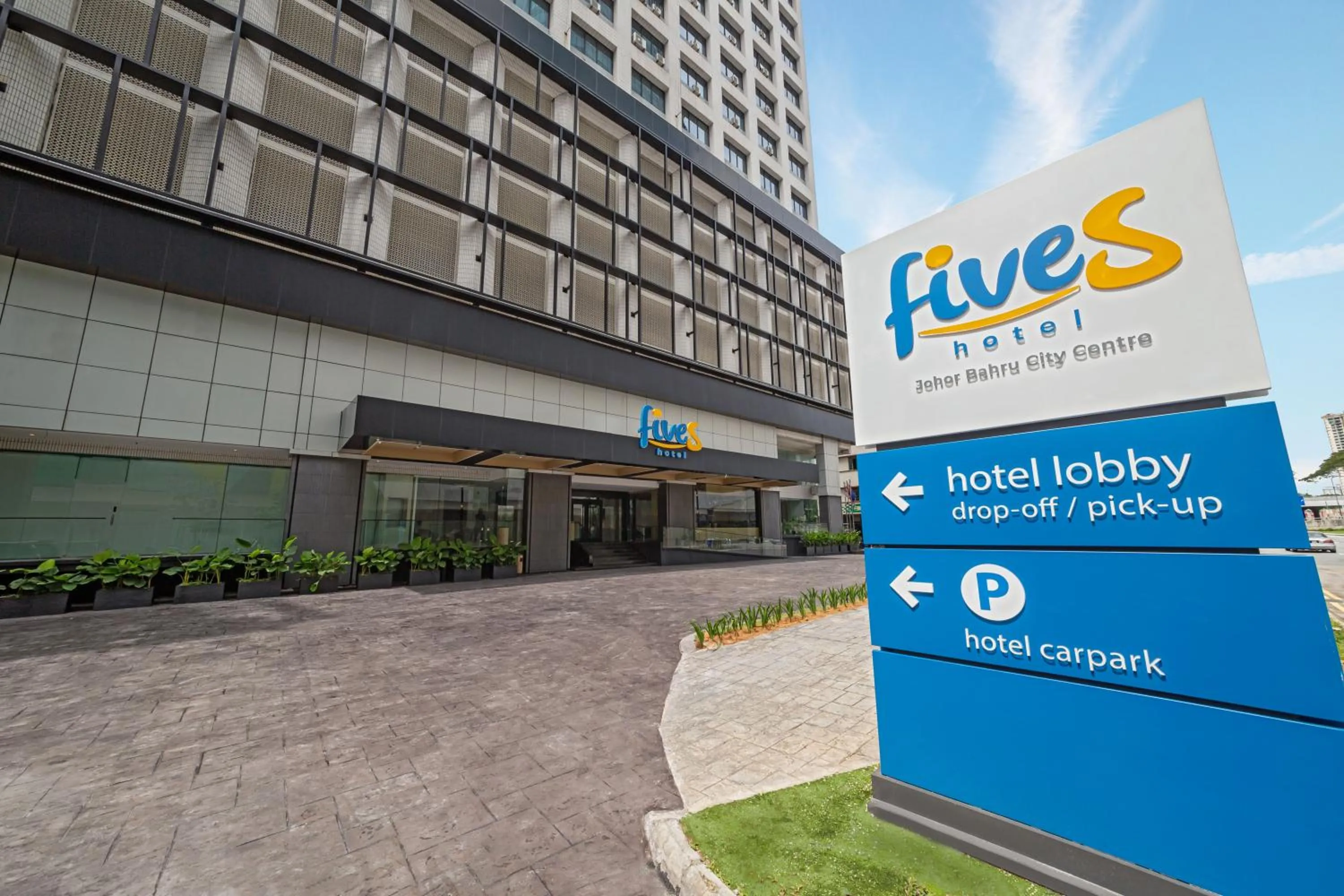 Facade/entrance in Fives Hotel Johor Bahru City Centre