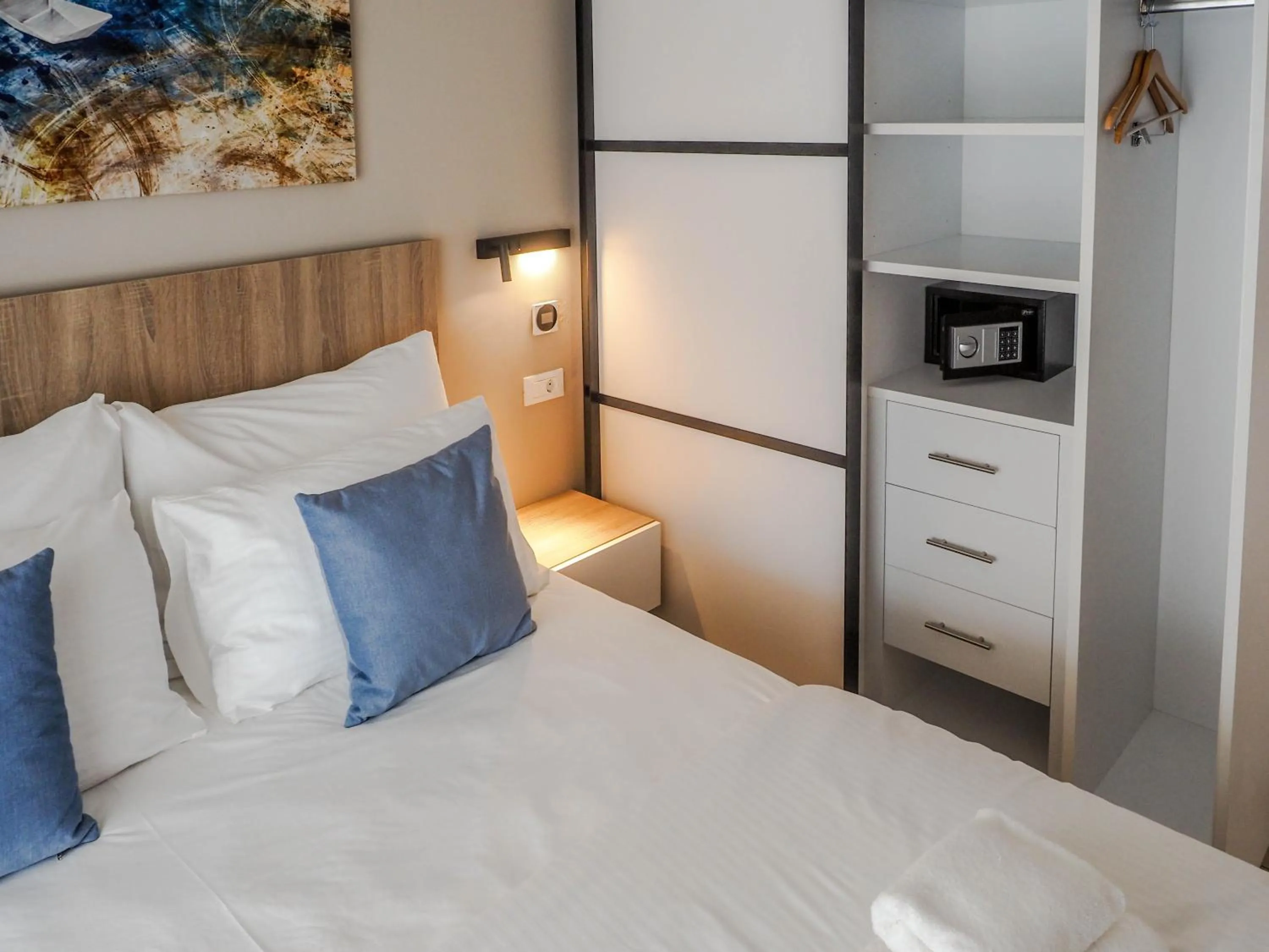 wardrobe, Bed in Hestia - Ippokratous 35