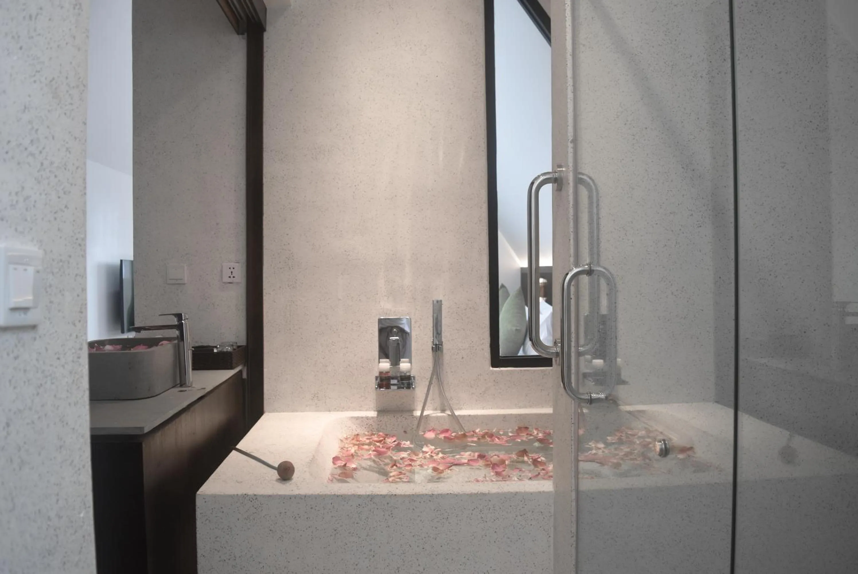 Bath in Aborest Tropical Hostel