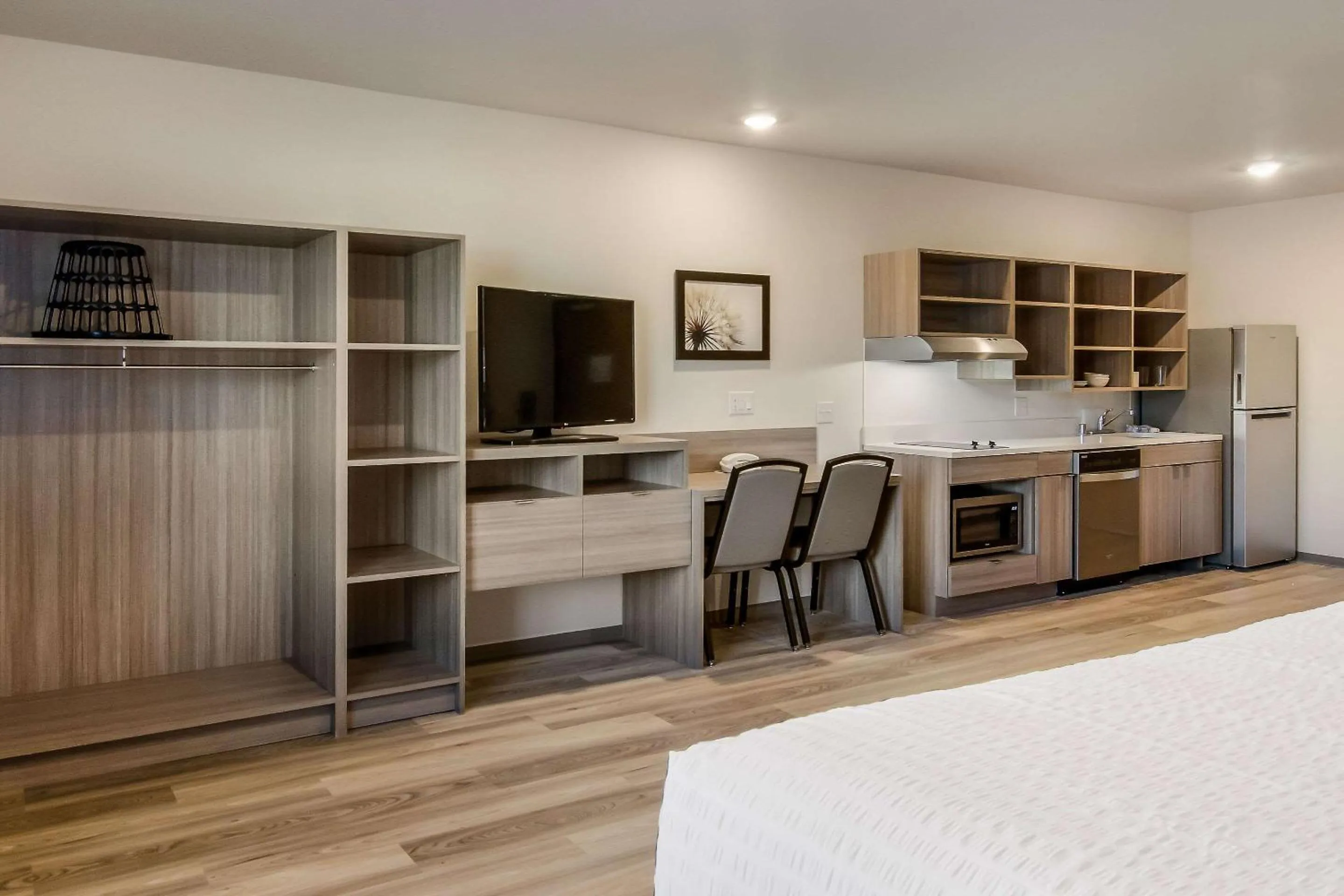 Kitchen or kitchenette, Bed in WoodSpring Suites Tacoma - Lakewood