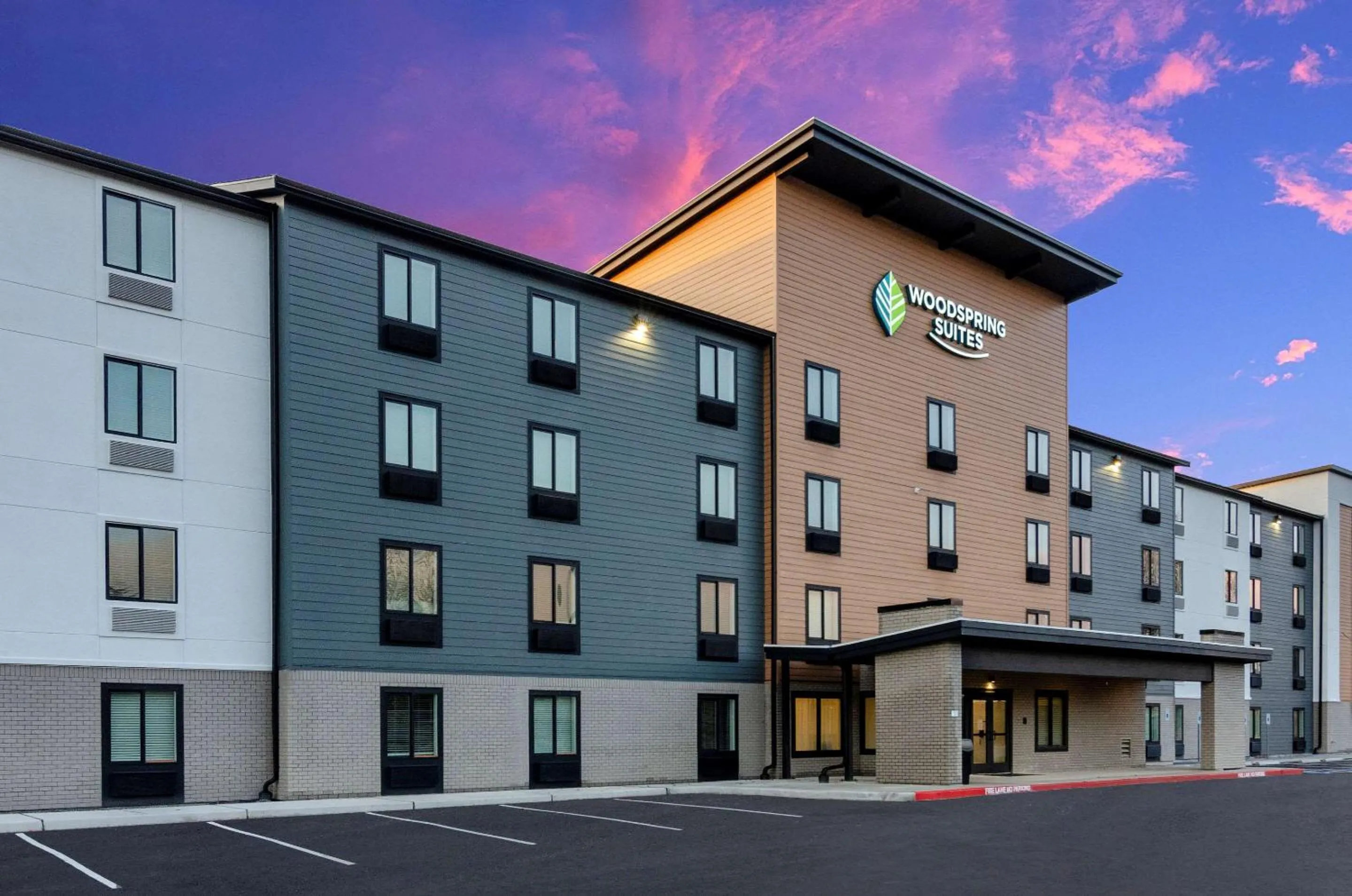 Property building in WoodSpring Suites Tacoma - Lakewood