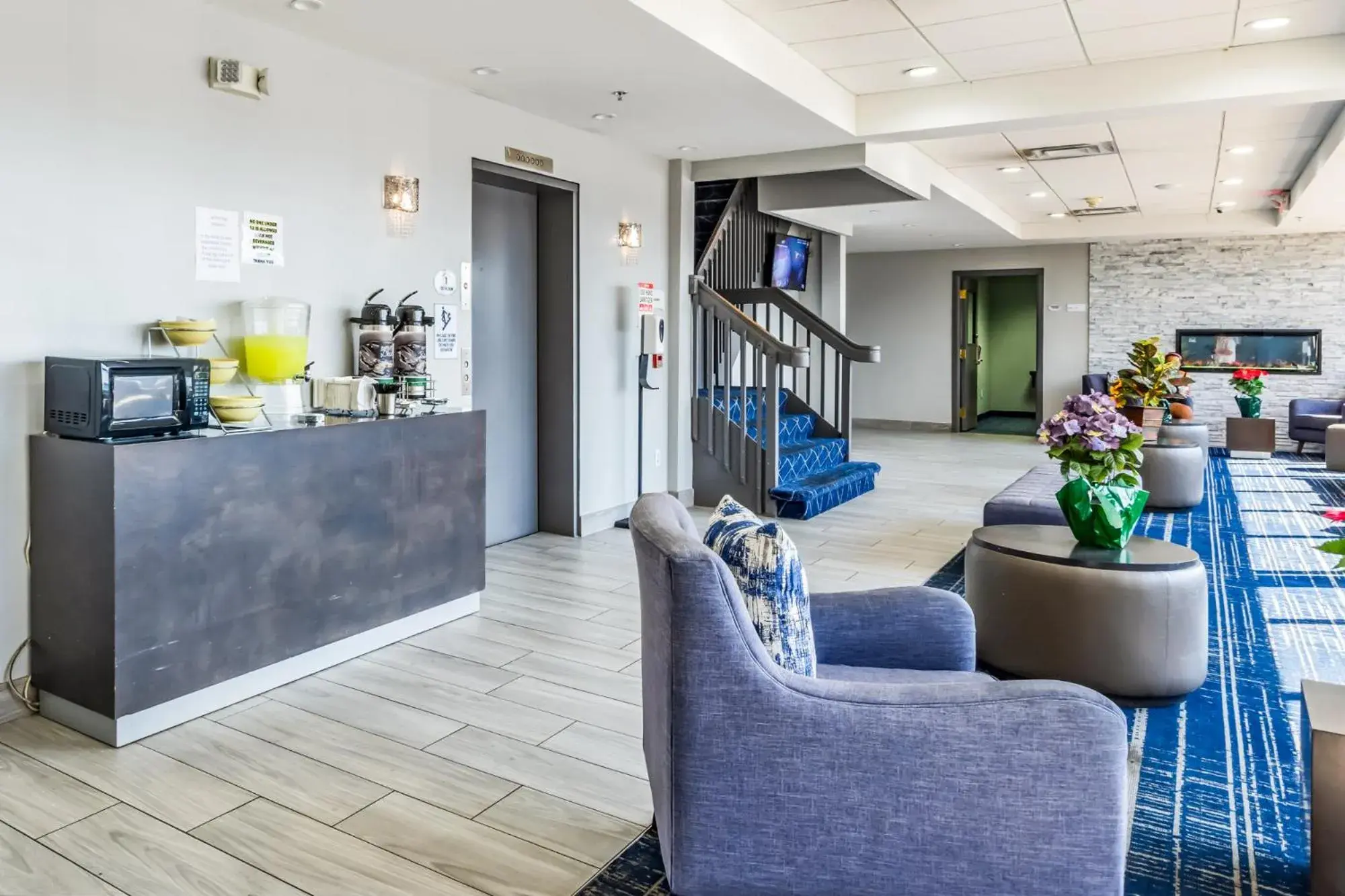 Breakfast in Quality Inn Roseville-Detroit North Breakfast in Quality Inn Roseville-Detroit North