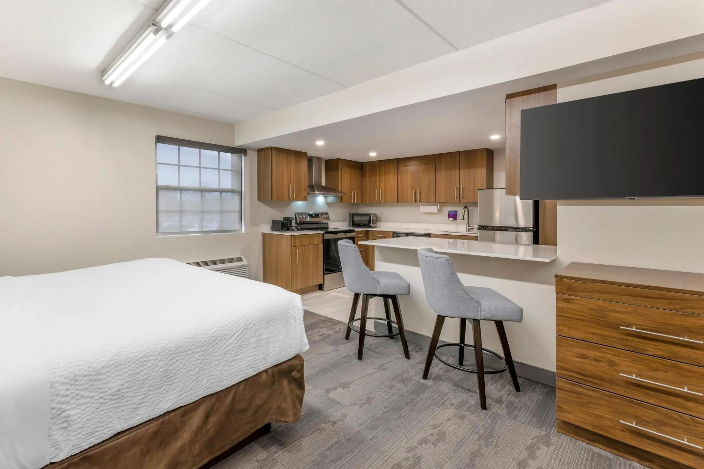 Bedroom, Bed in Sleep Inn Oakbrook Terrace - Chicago