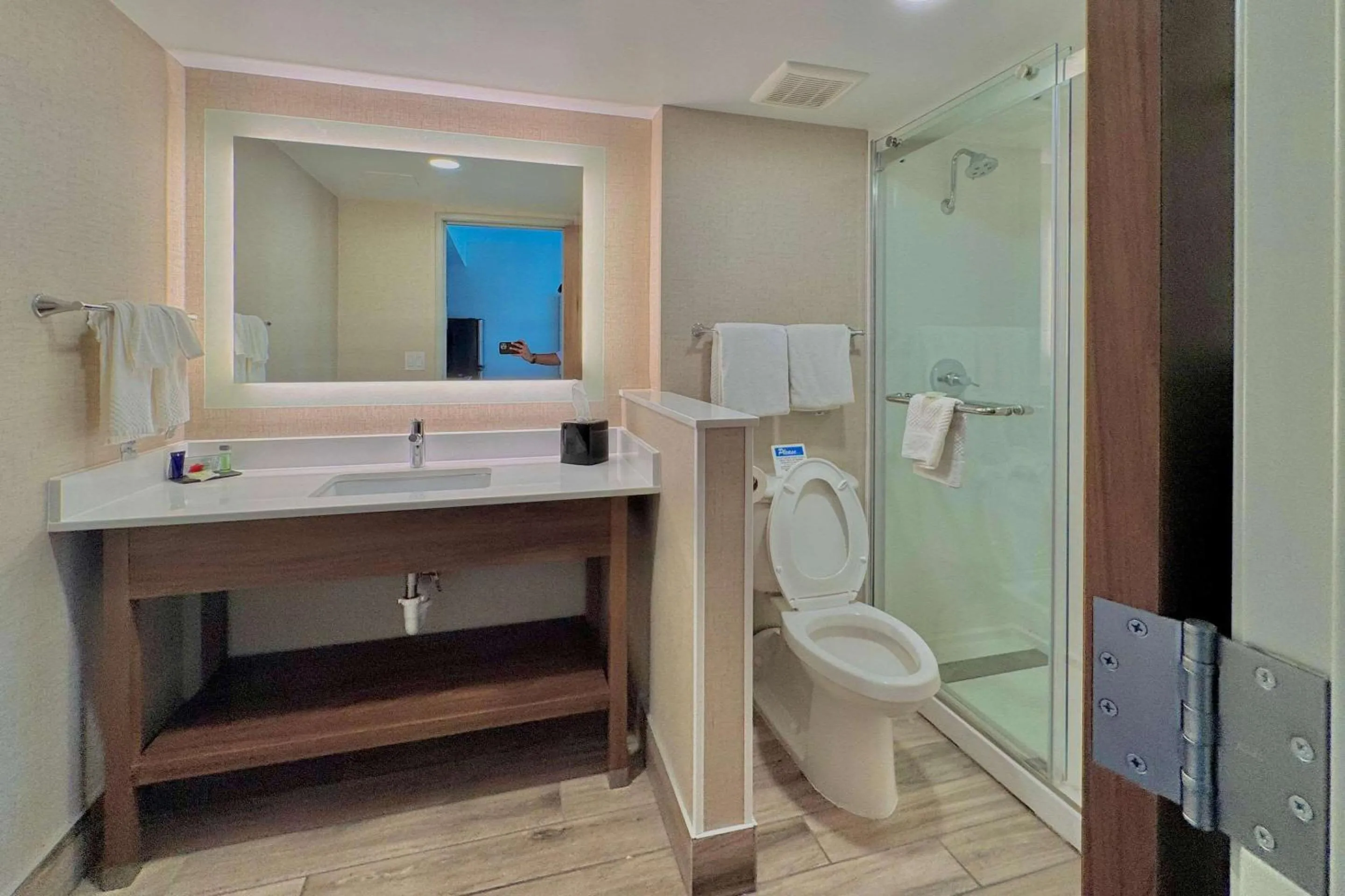 Bedroom in Sleep Inn Oakbrook Terrace - Chicago