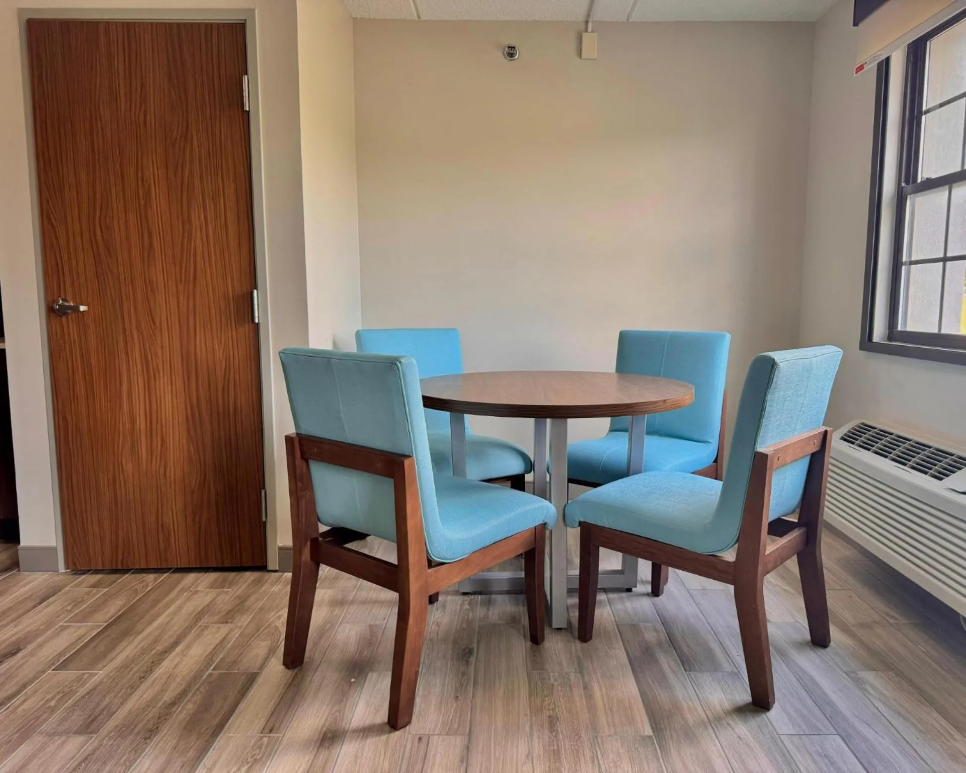 Seating area in Sleep Inn Oakbrook Terrace - Chicago