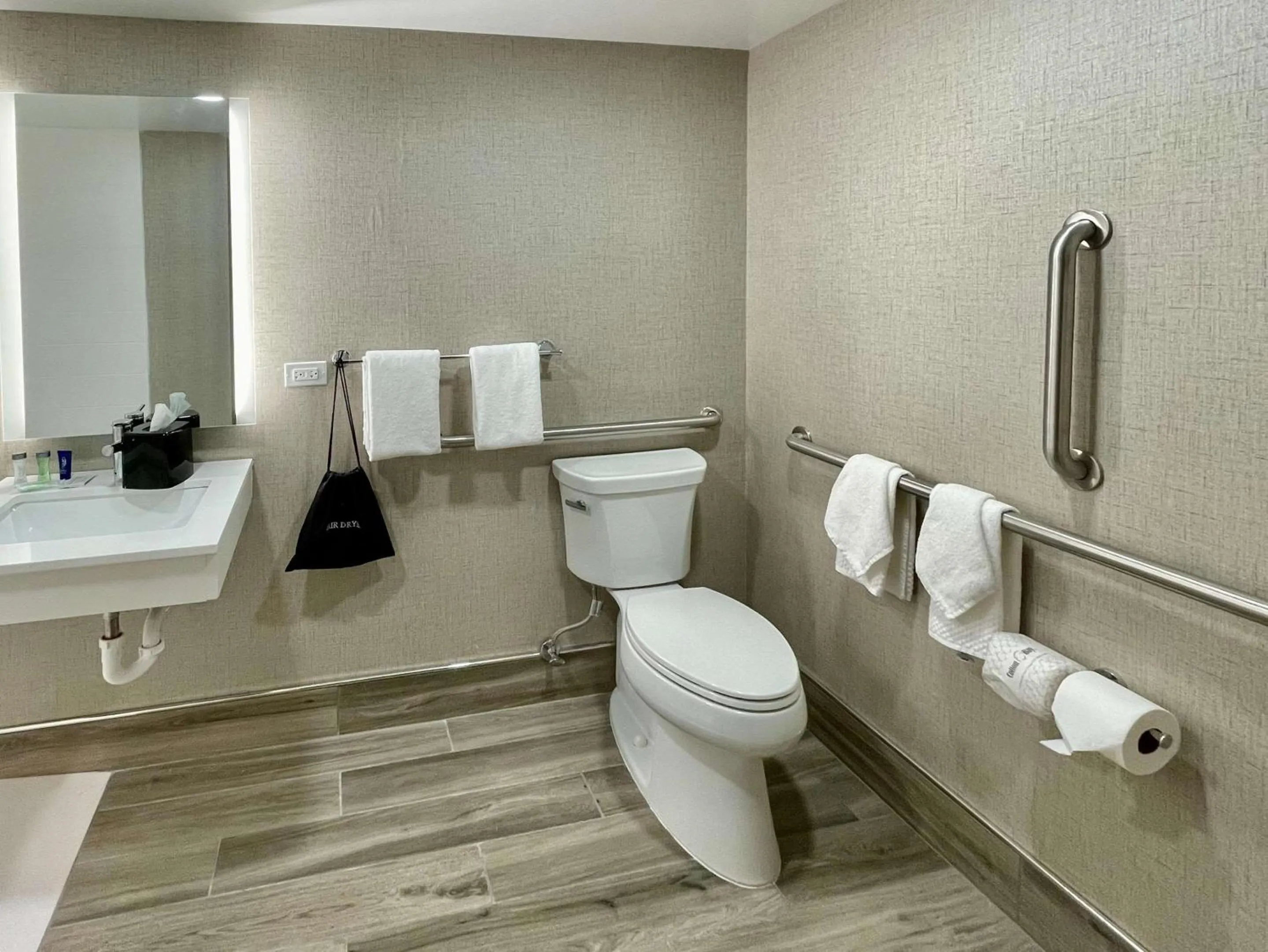 Bedroom in Sleep Inn Oakbrook Terrace - Chicago