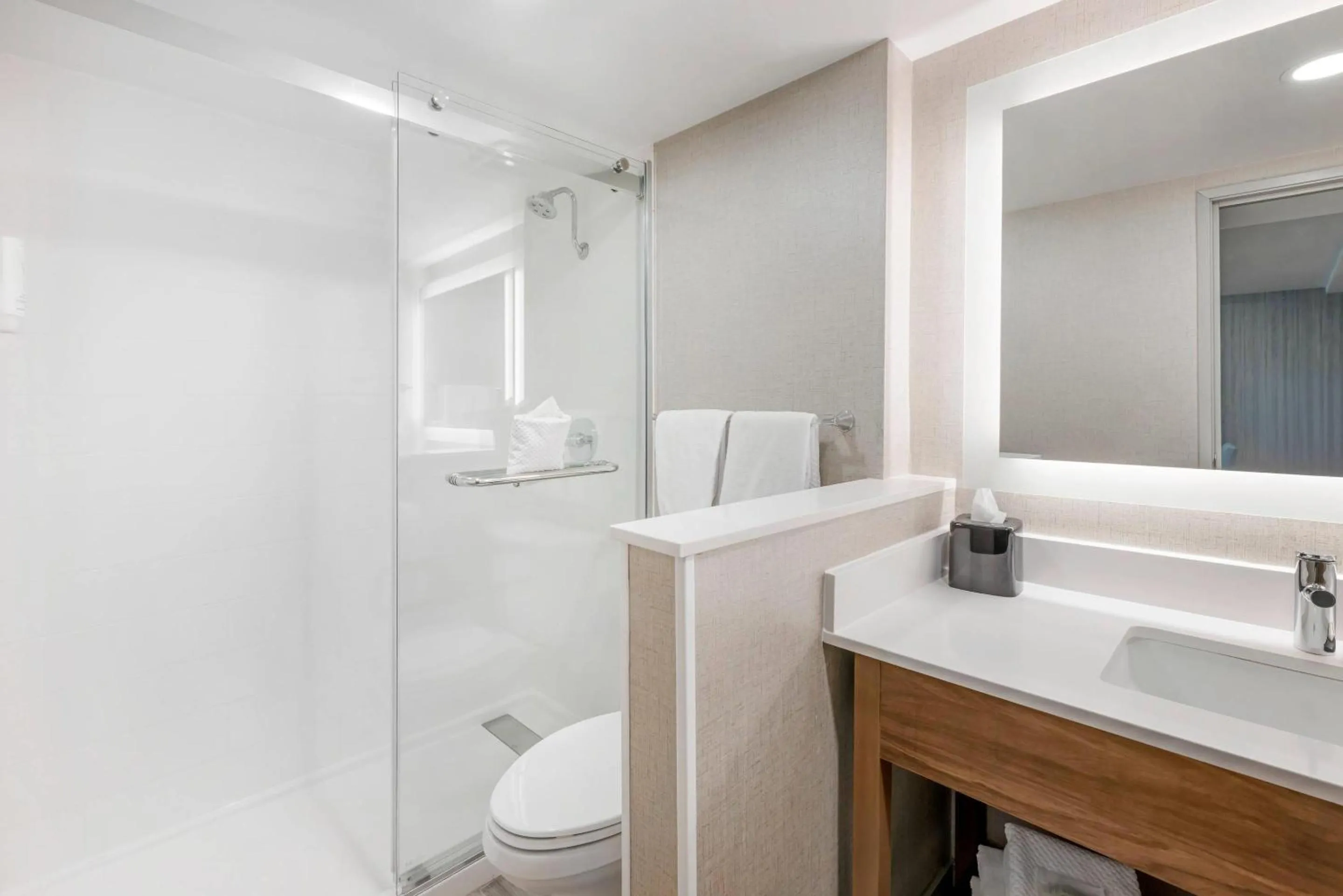 Bedroom in Sleep Inn Oakbrook Terrace - Chicago