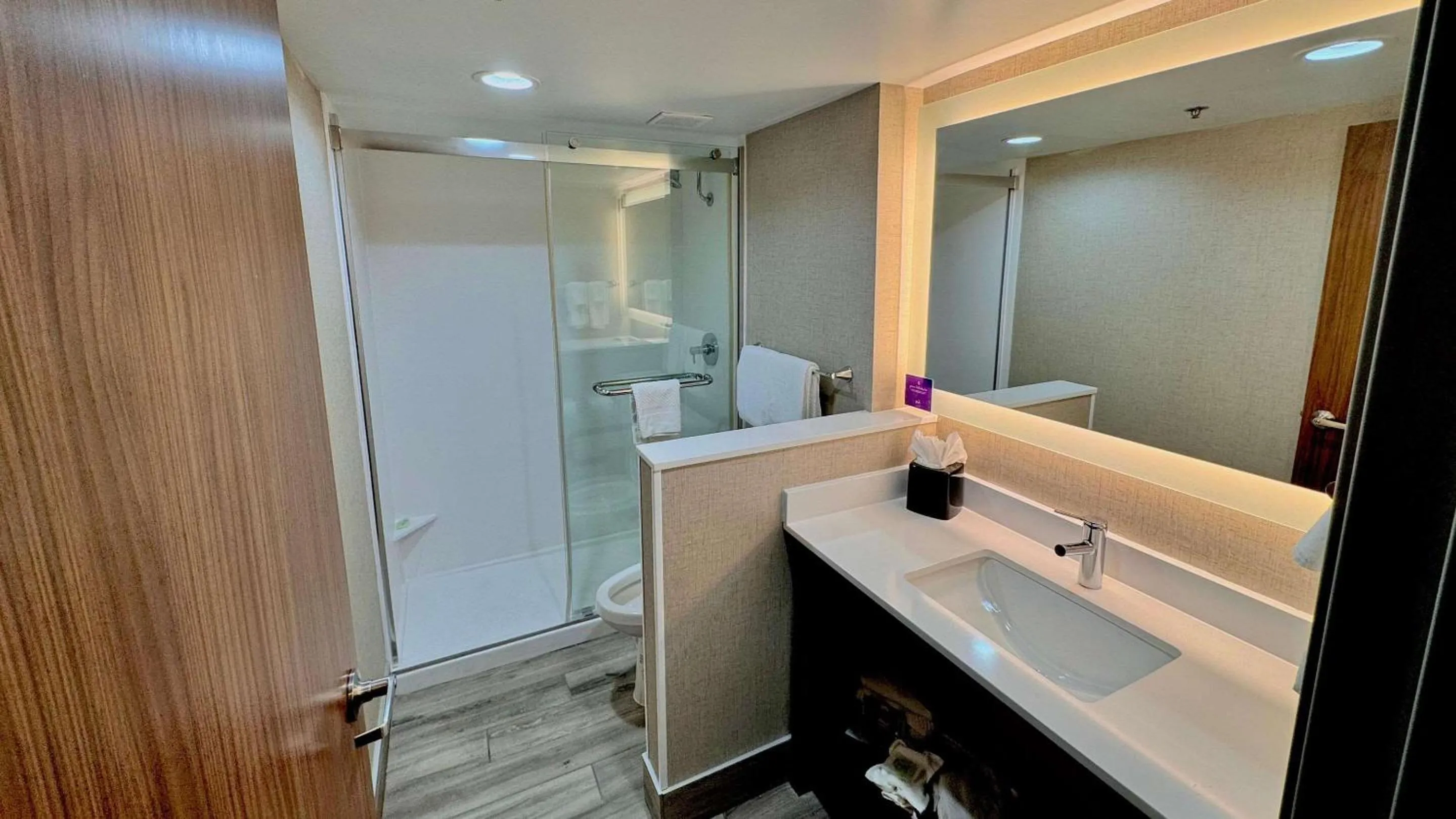 Bedroom in Sleep Inn Oakbrook Terrace - Chicago