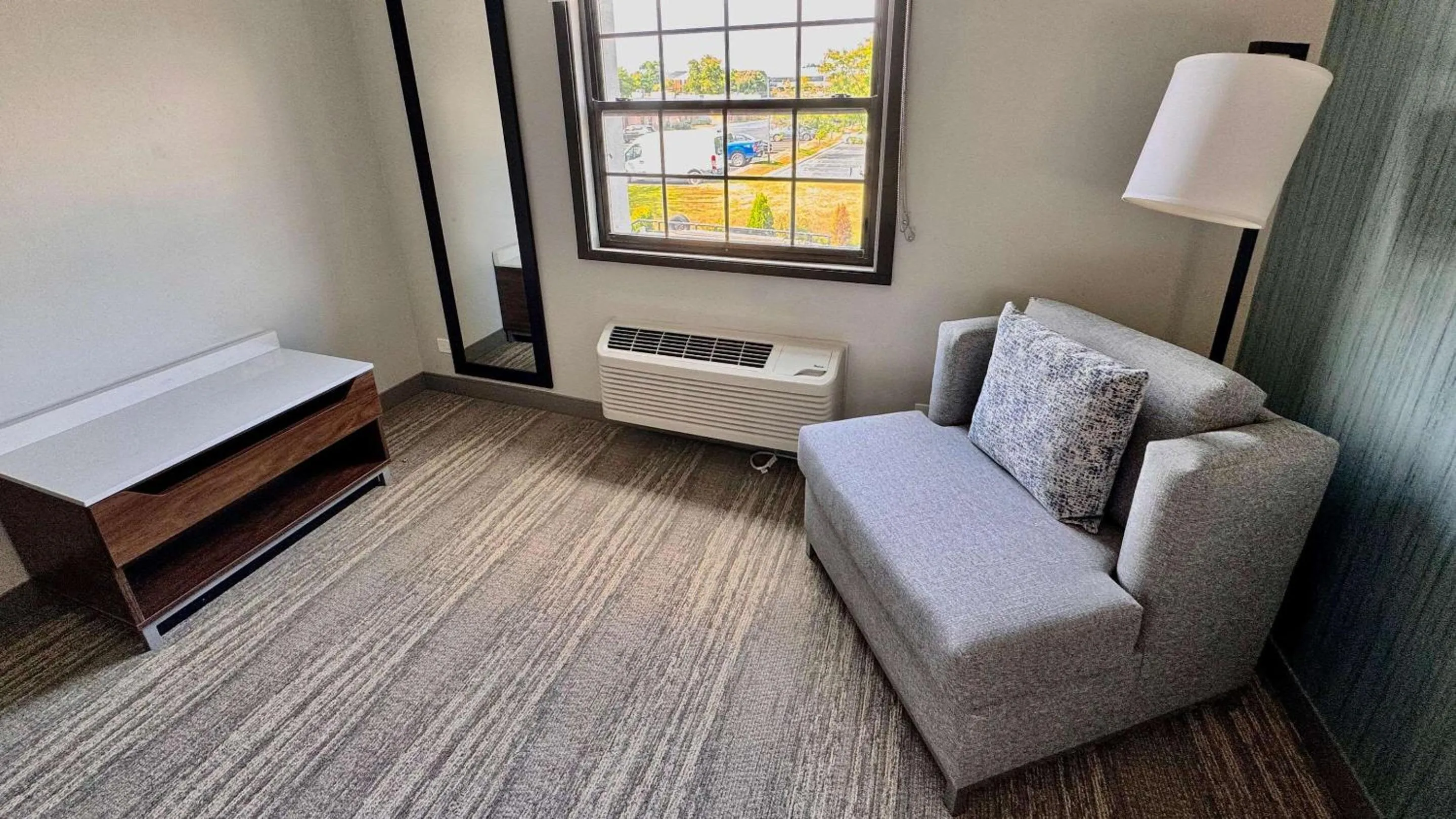 Bedroom, Bed in Sleep Inn Oakbrook Terrace - Chicago