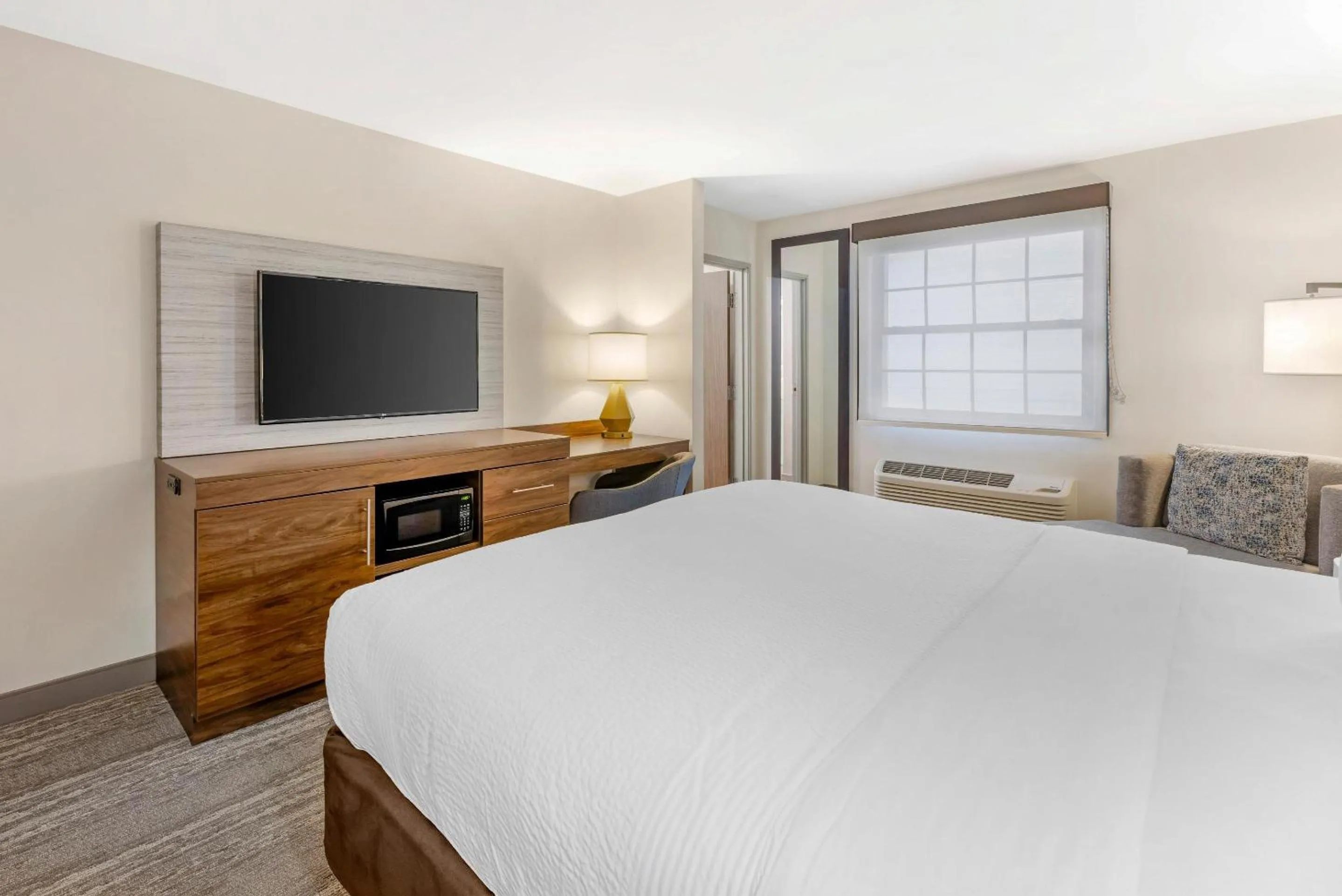 Bedroom, Bed in Sleep Inn Oakbrook Terrace - Chicago