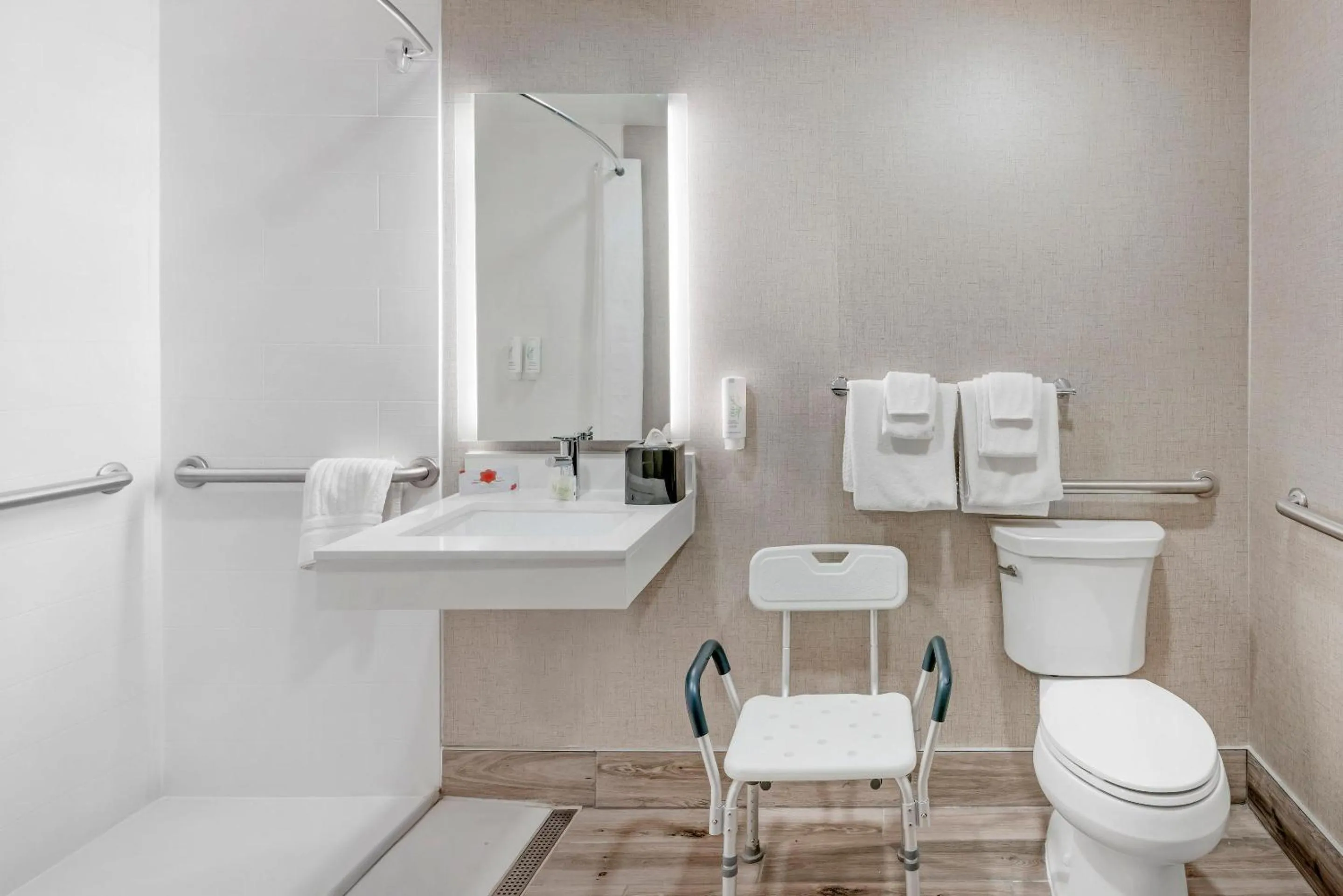 Bedroom in Sleep Inn Oakbrook Terrace - Chicago