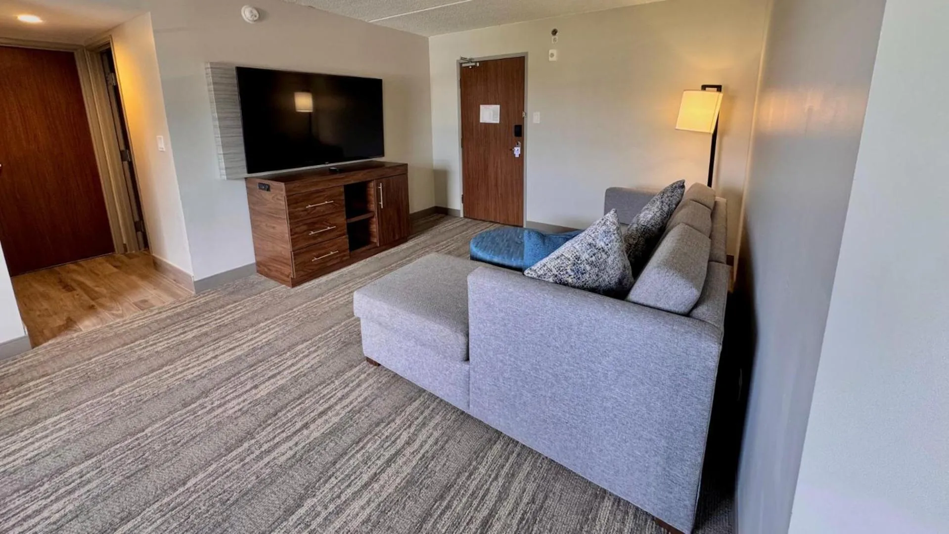 Living room in Sleep Inn Oakbrook Terrace - Chicago