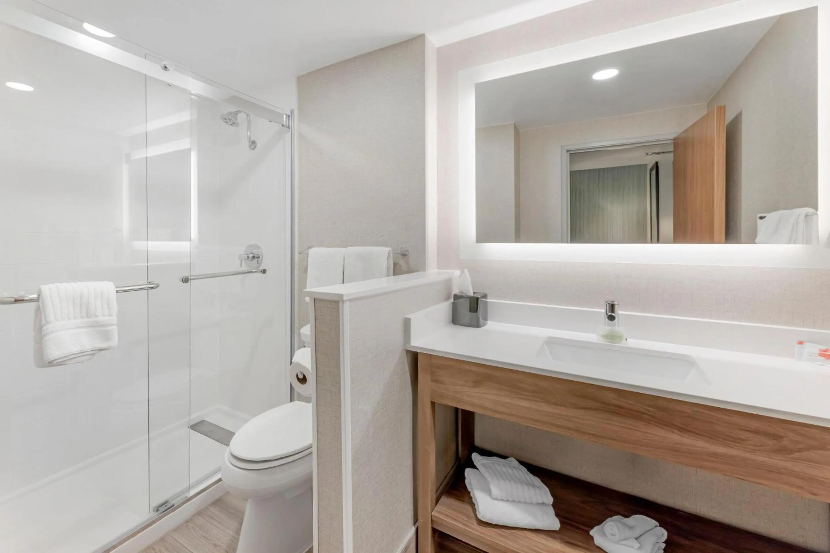 Bedroom in Sleep Inn Oakbrook Terrace - Chicago