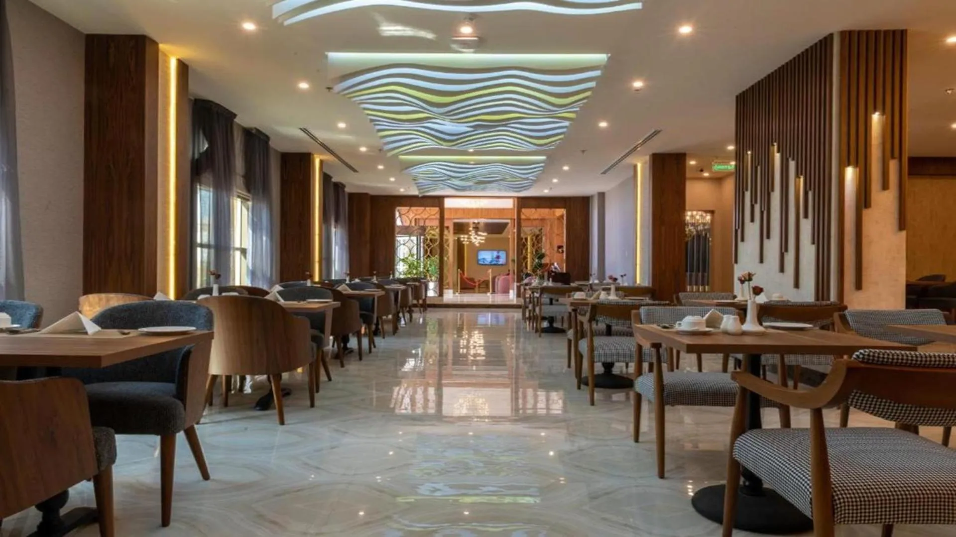 Restaurant/places to eat in Sunday Emerald Hotel