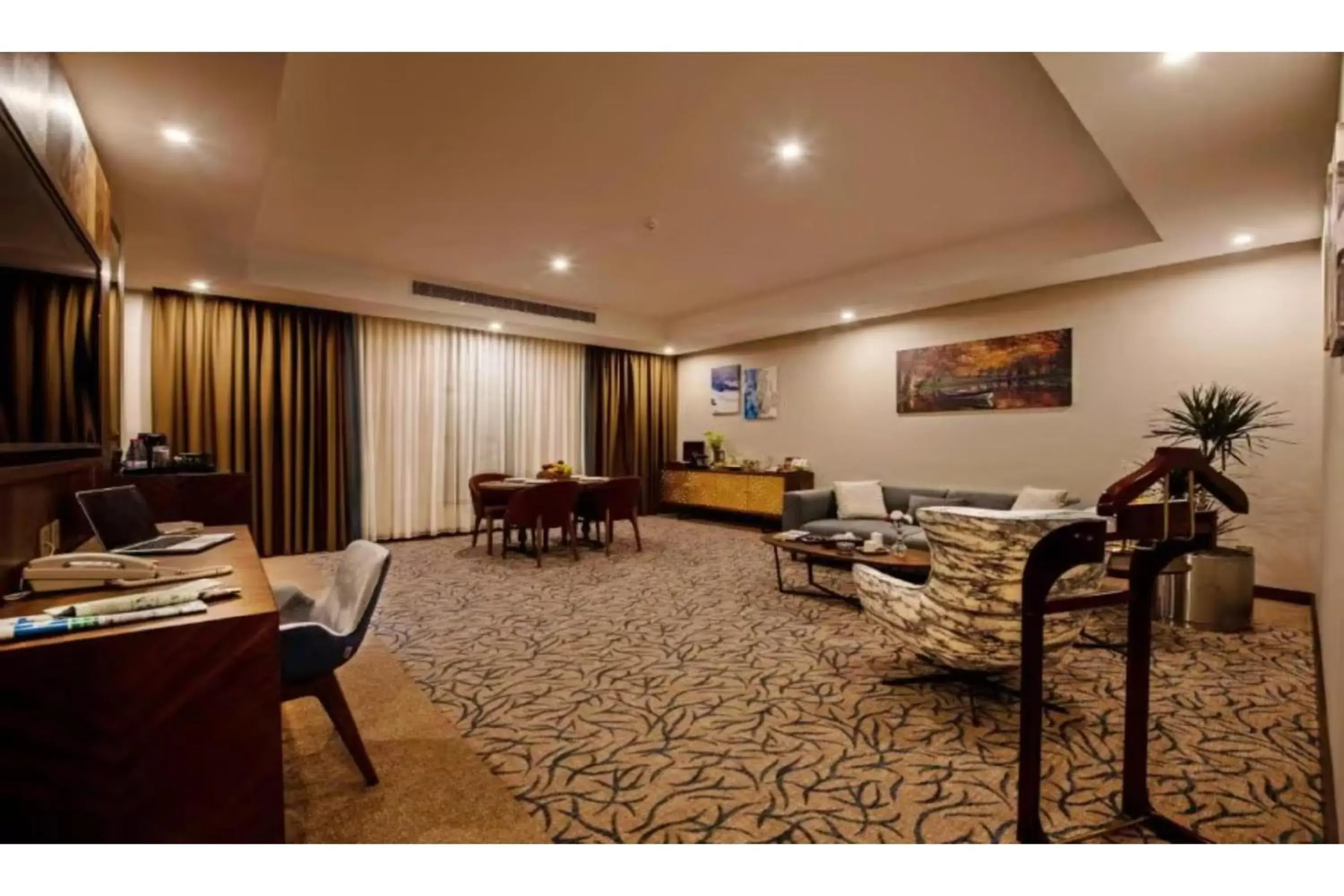 Junior Suite in Sunday Emerald Hotel Junior Suite in Sunday Emerald Hotel